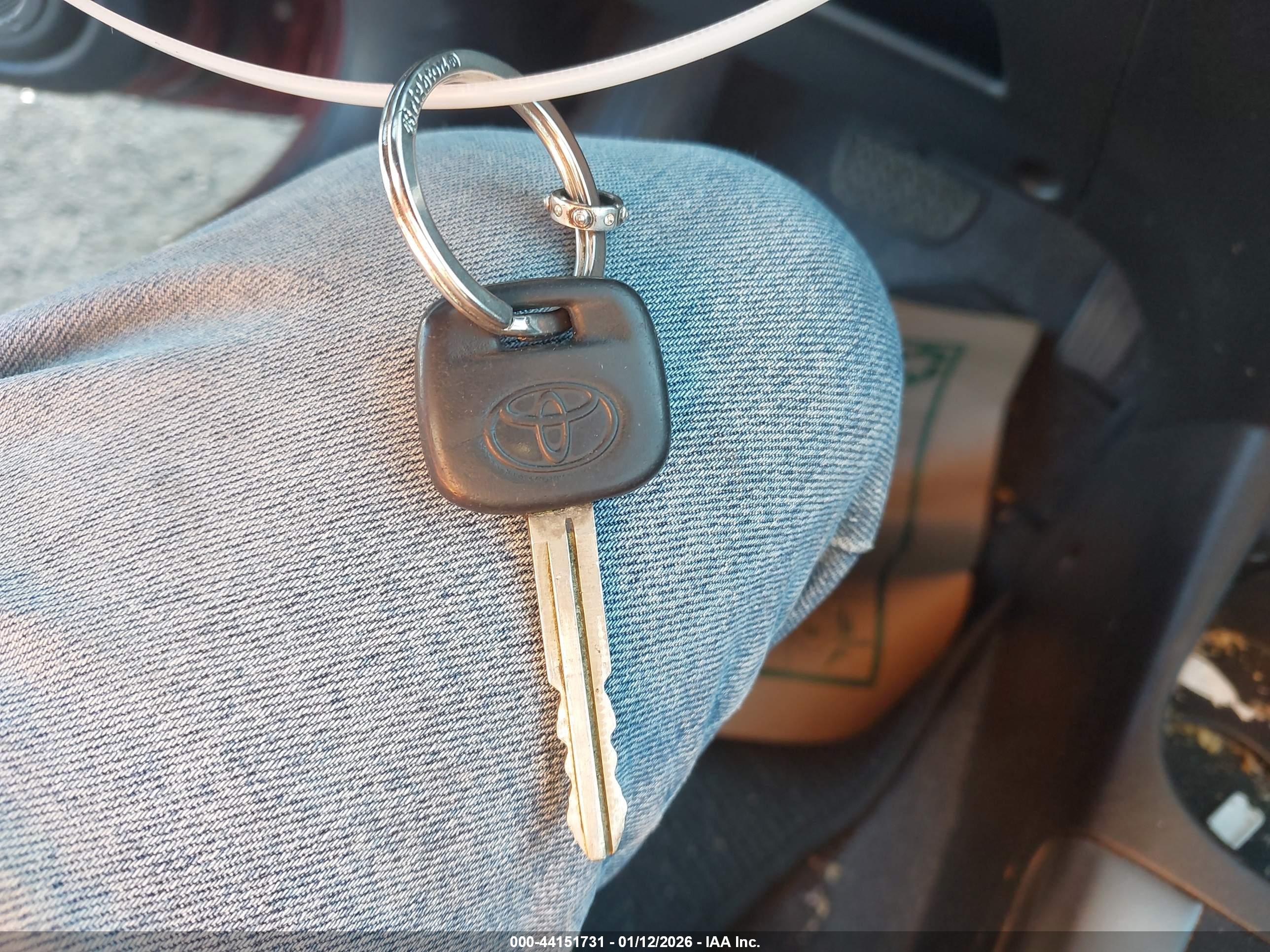TOYOTA RAV4 image 11