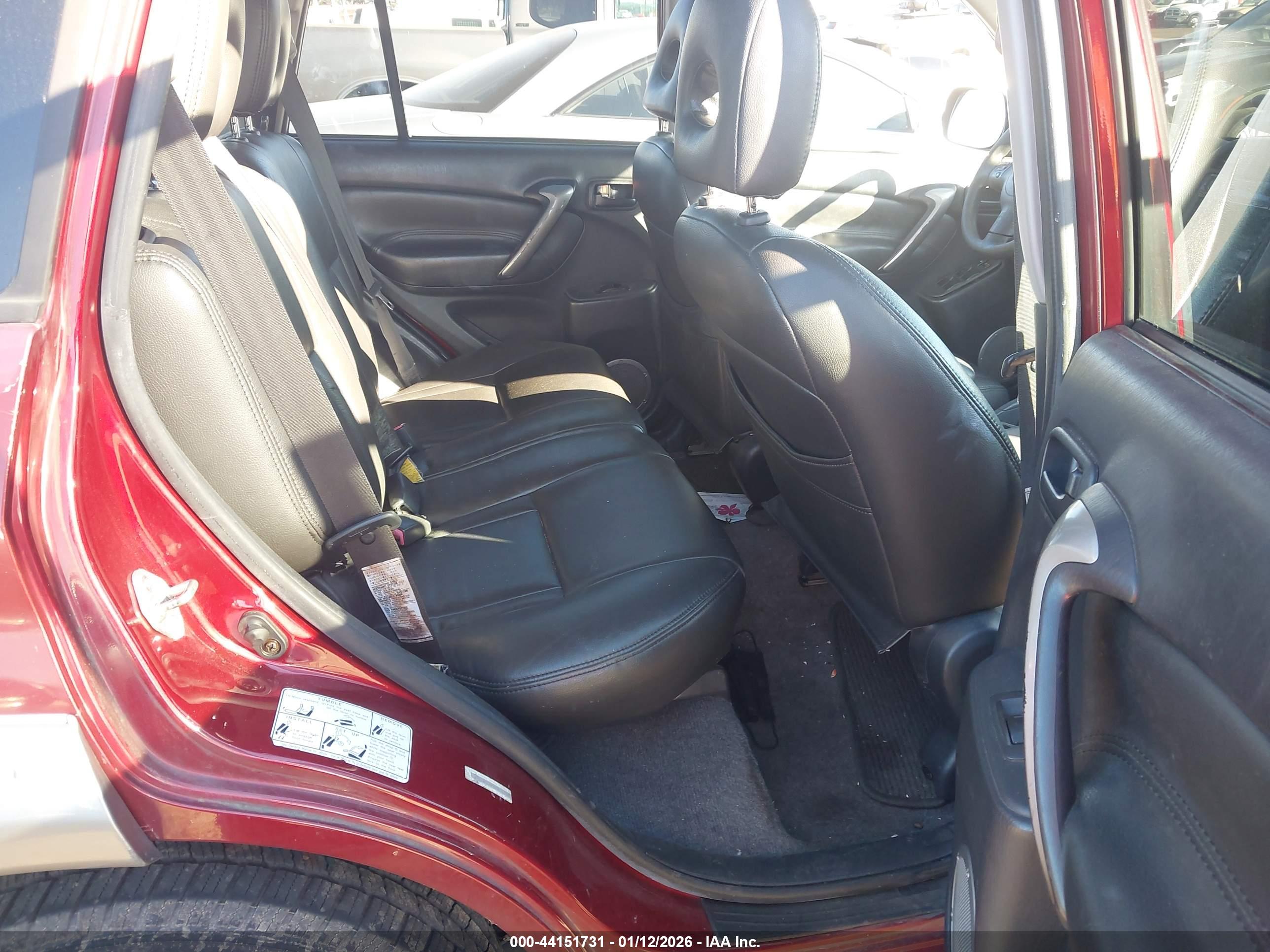 TOYOTA RAV4 image 8