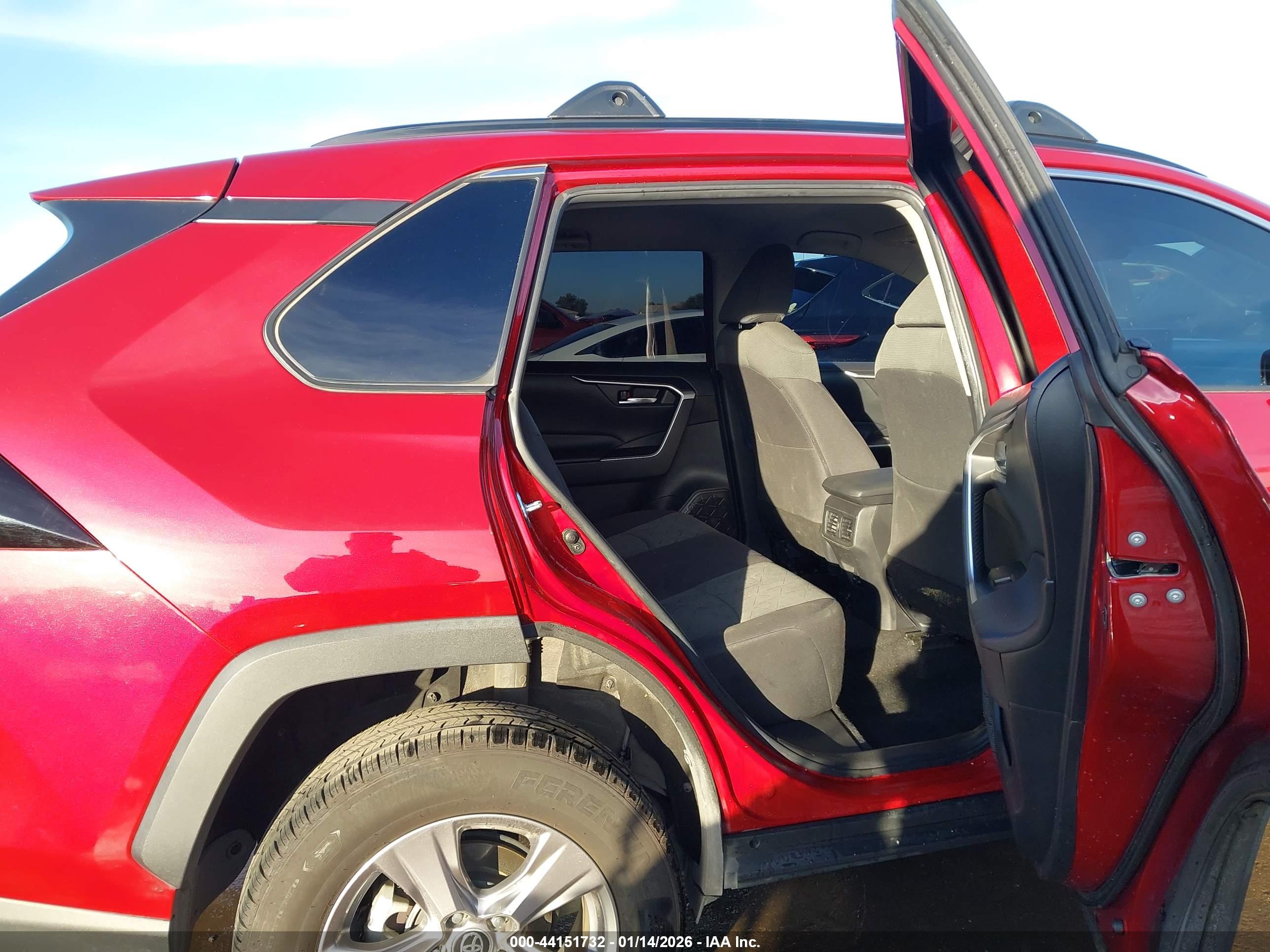TOYOTA RAV4 image 8
