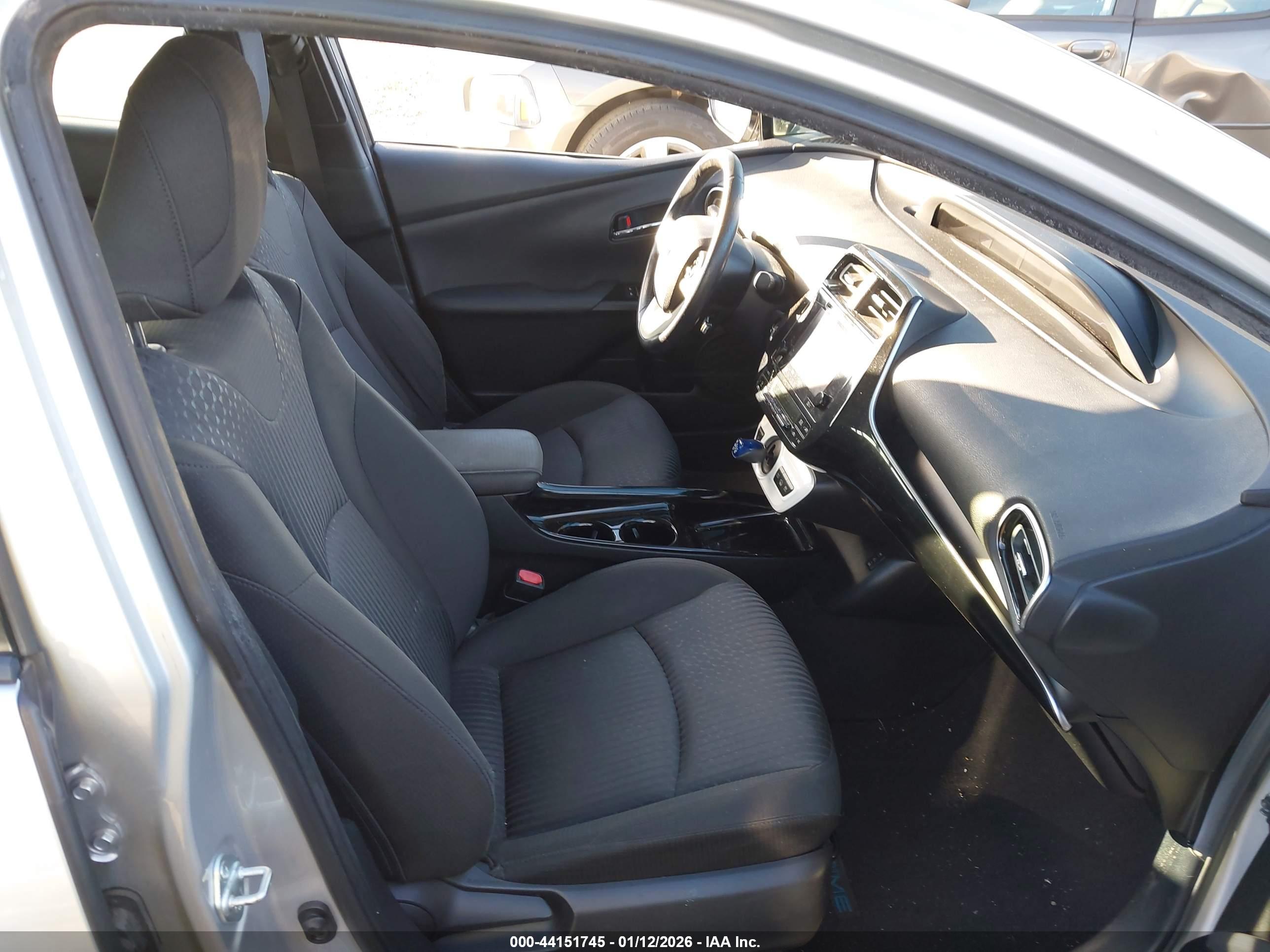 TOYOTA PRIUS image 5