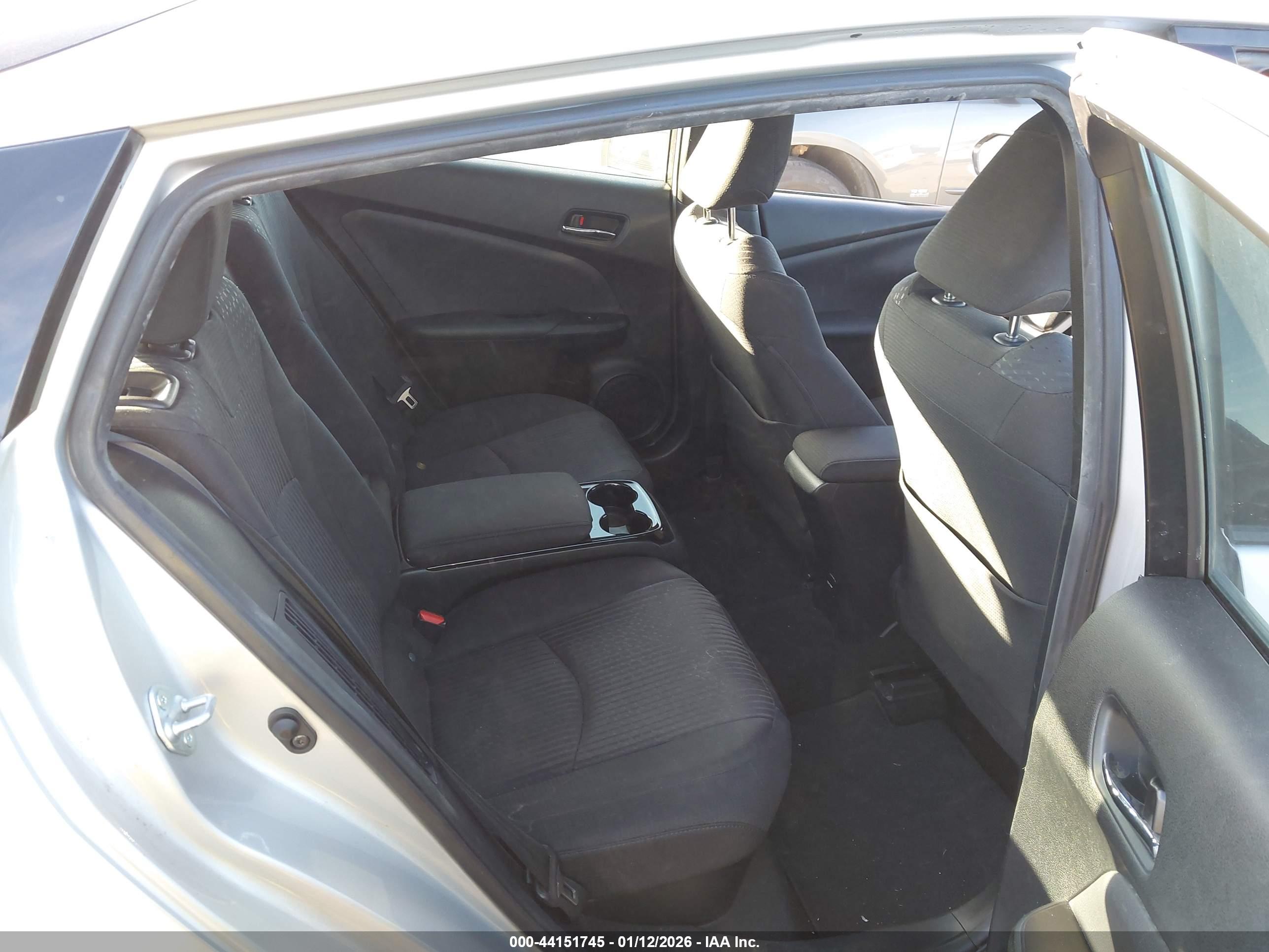 TOYOTA PRIUS image 8