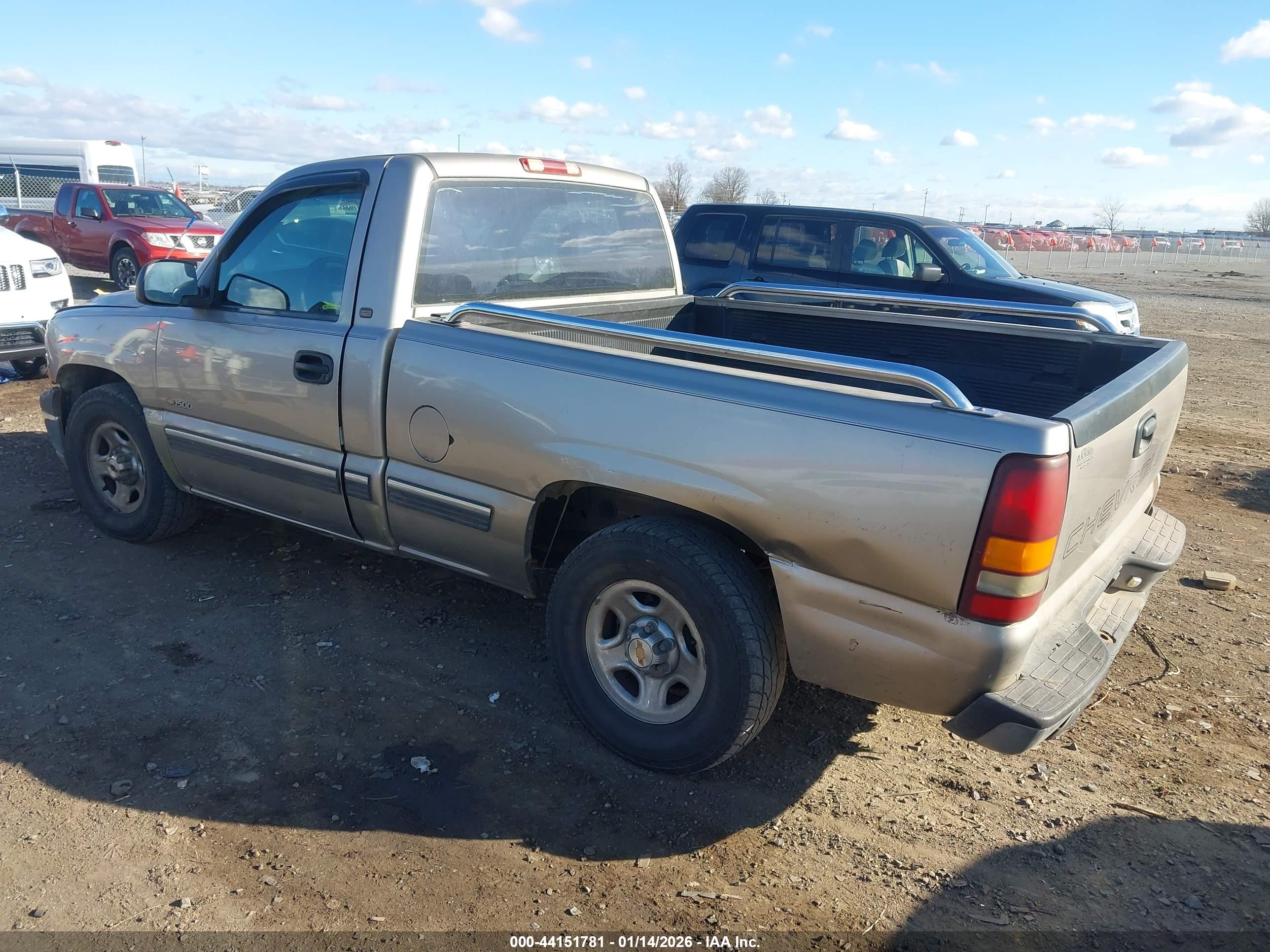 CHEVROLET SILVERADO image 3