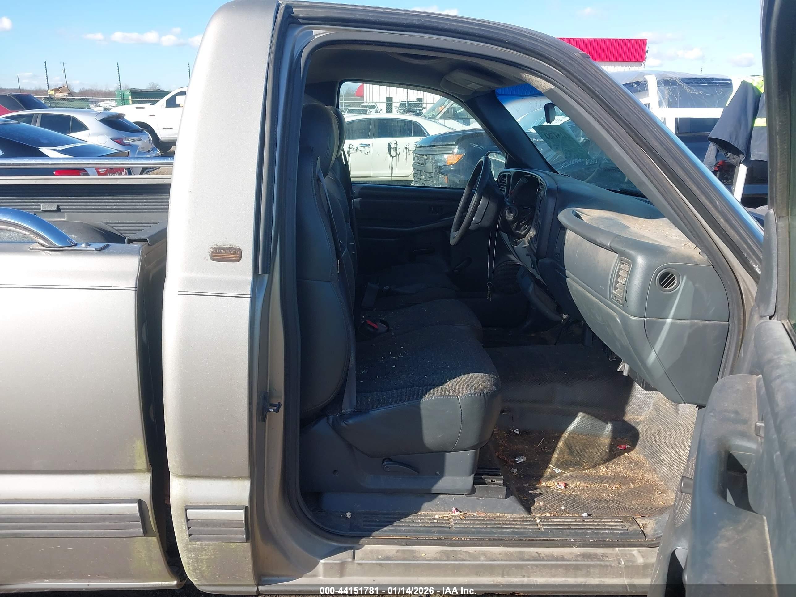 CHEVROLET SILVERADO image 5