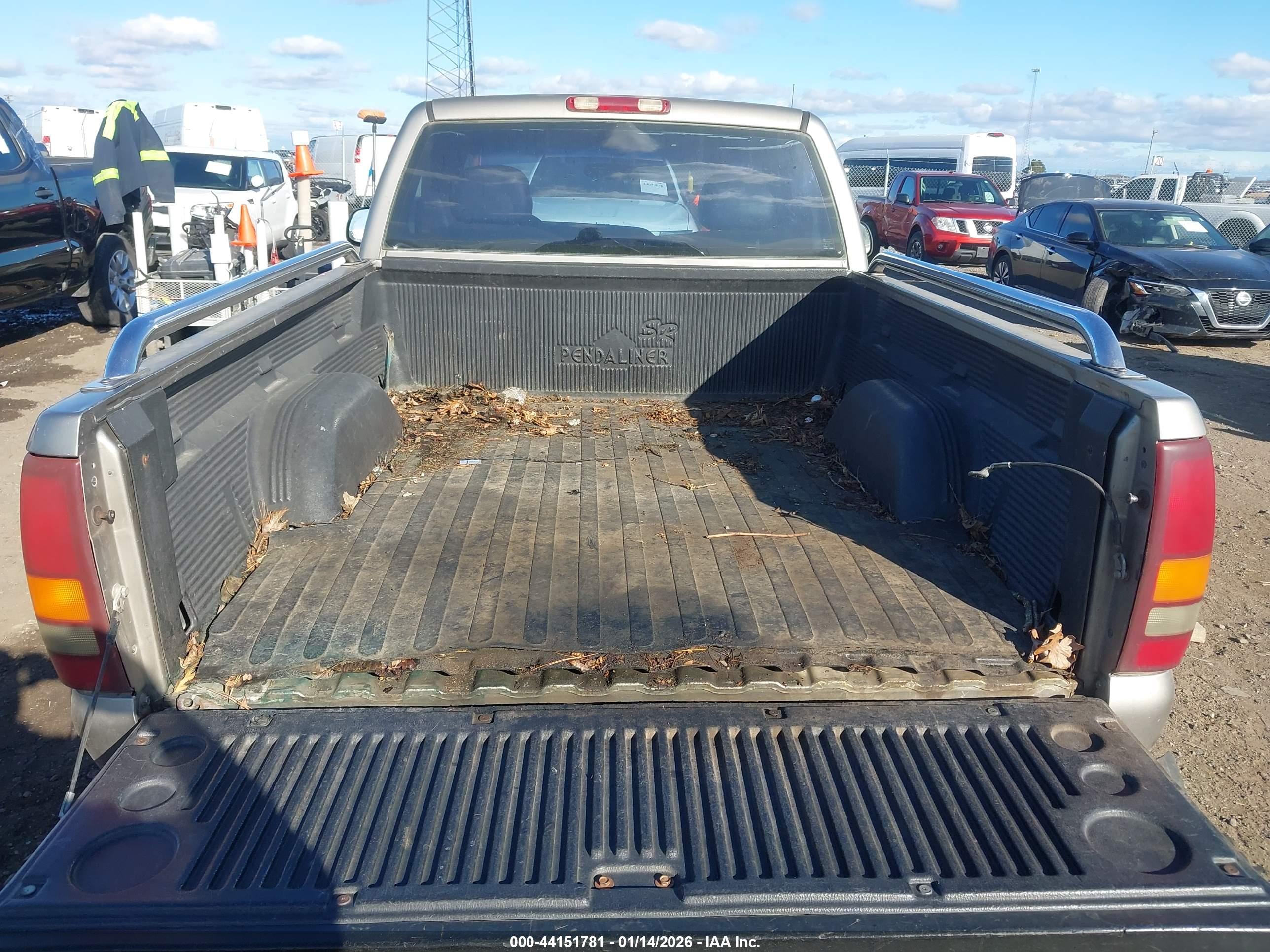 CHEVROLET SILVERADO image 8