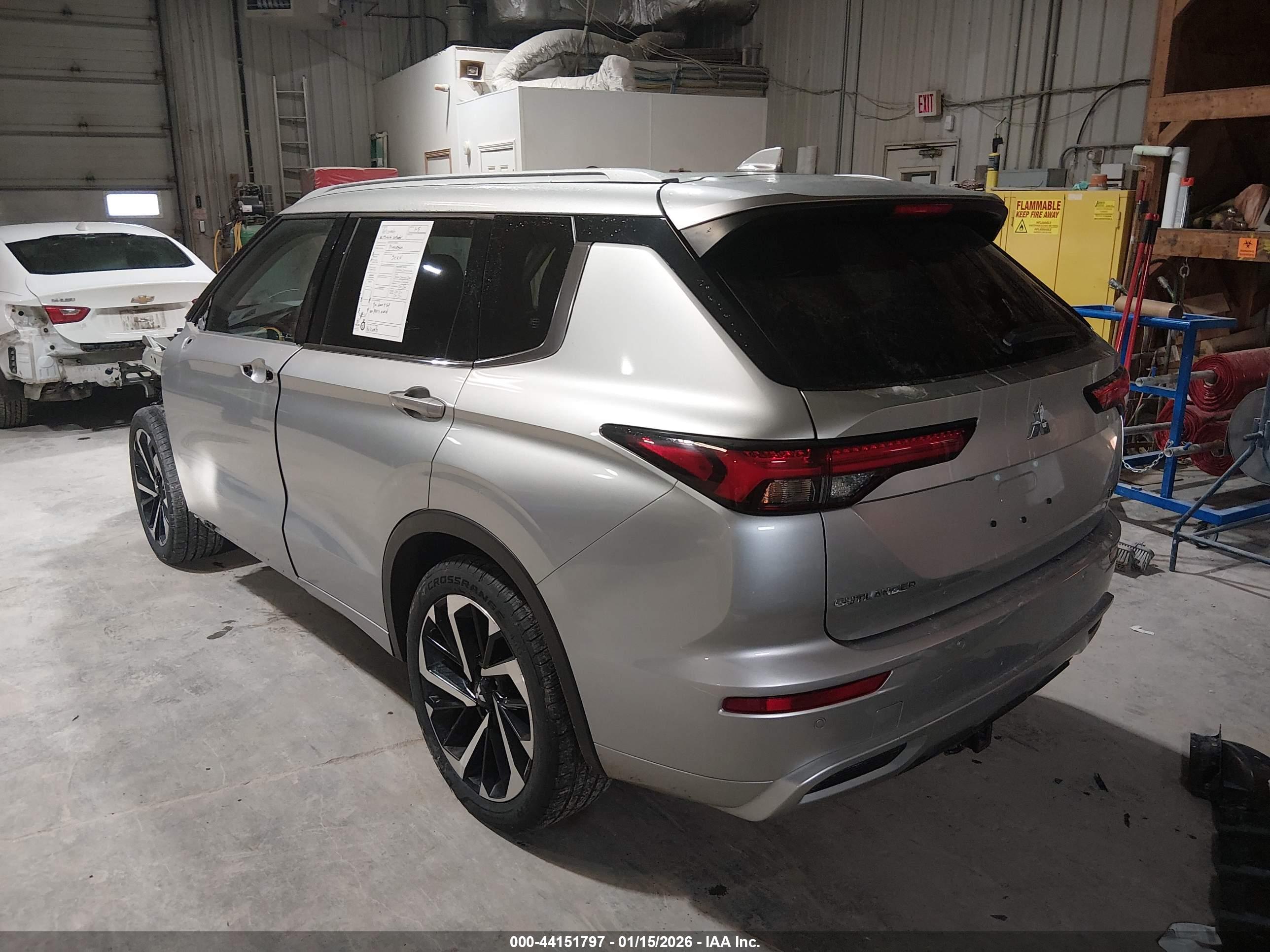 MITSUBISHI OUTLANDER image 3