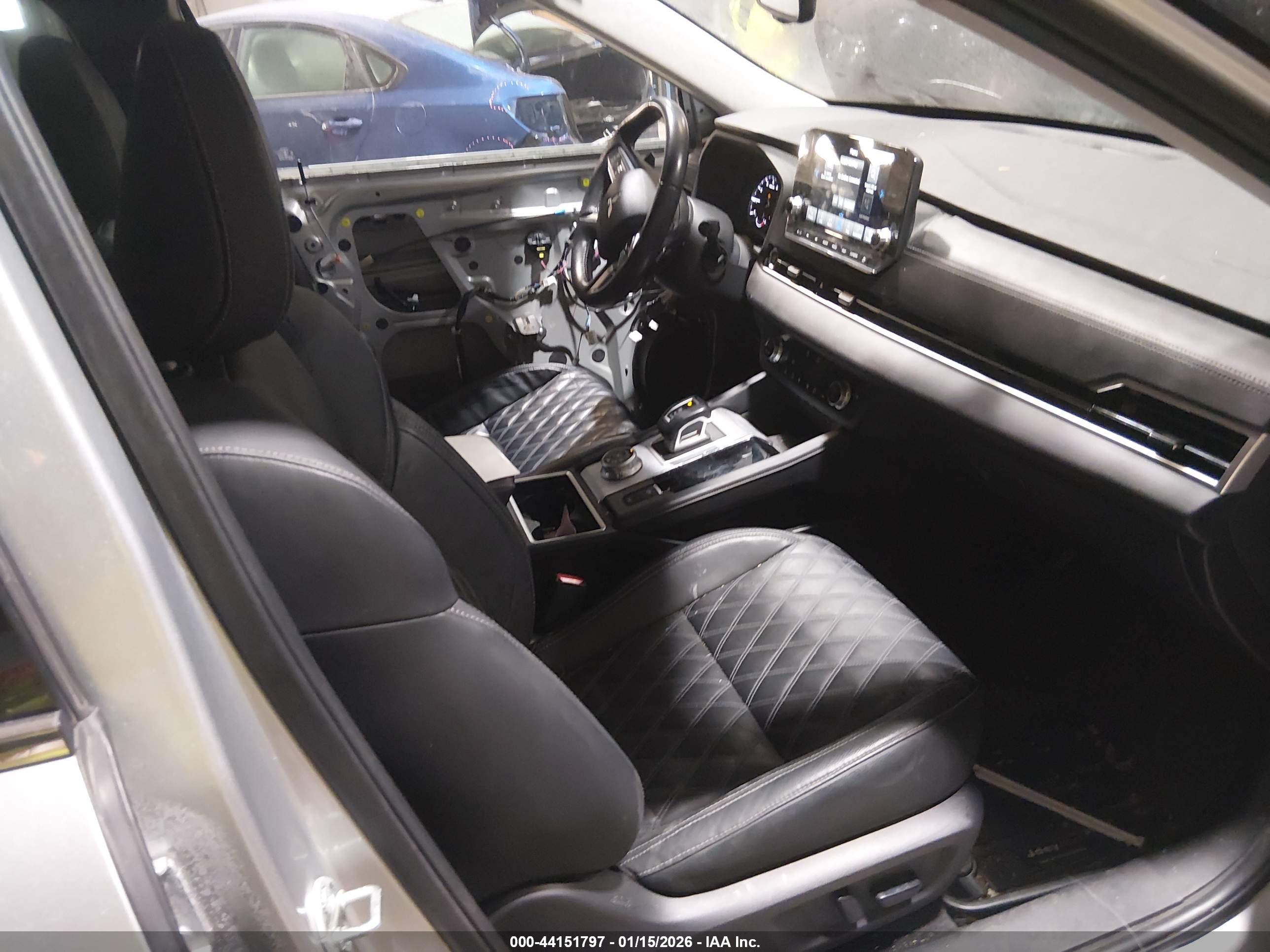 MITSUBISHI OUTLANDER image 5