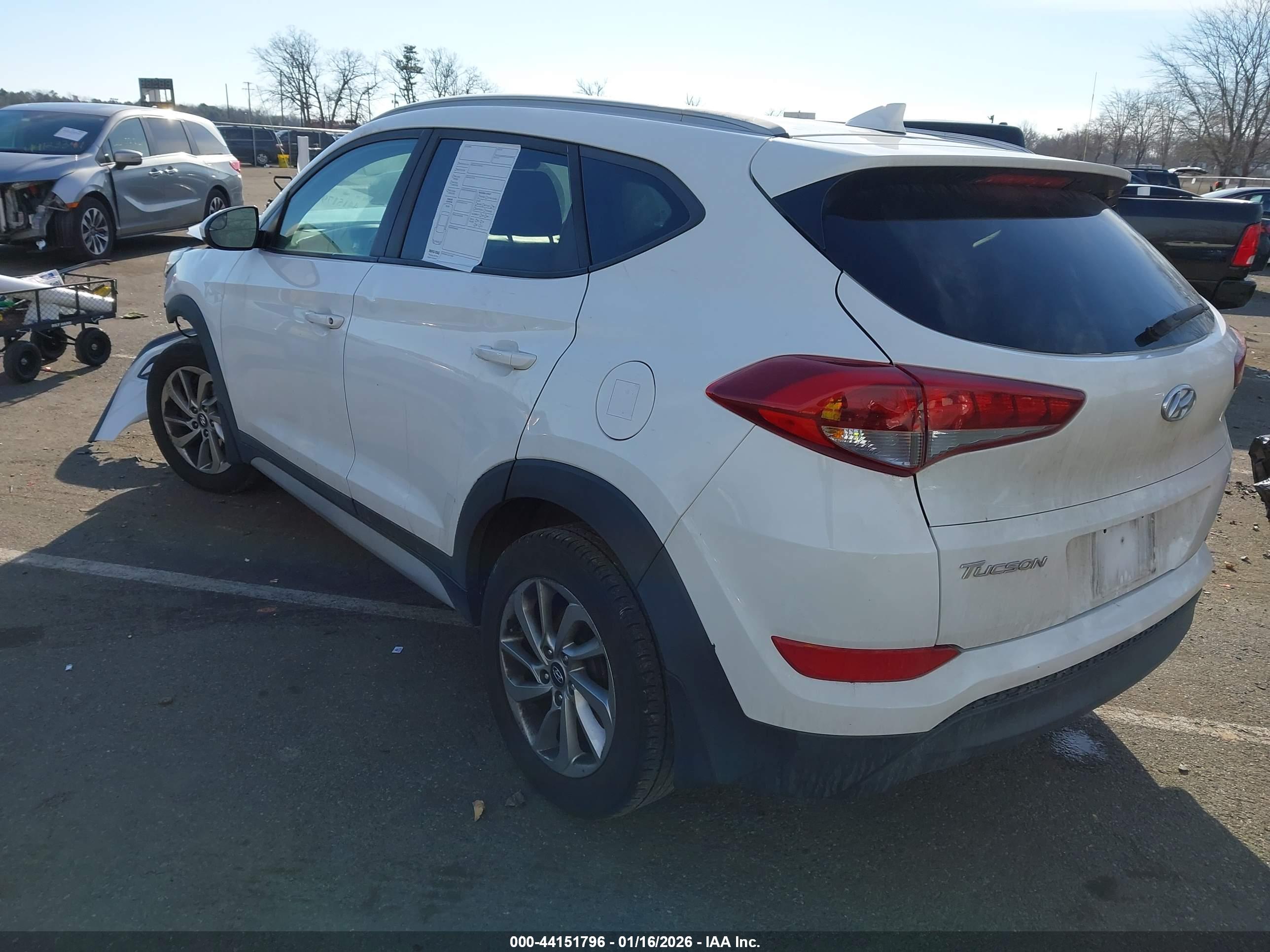 HYUNDAI TUCSON image 3