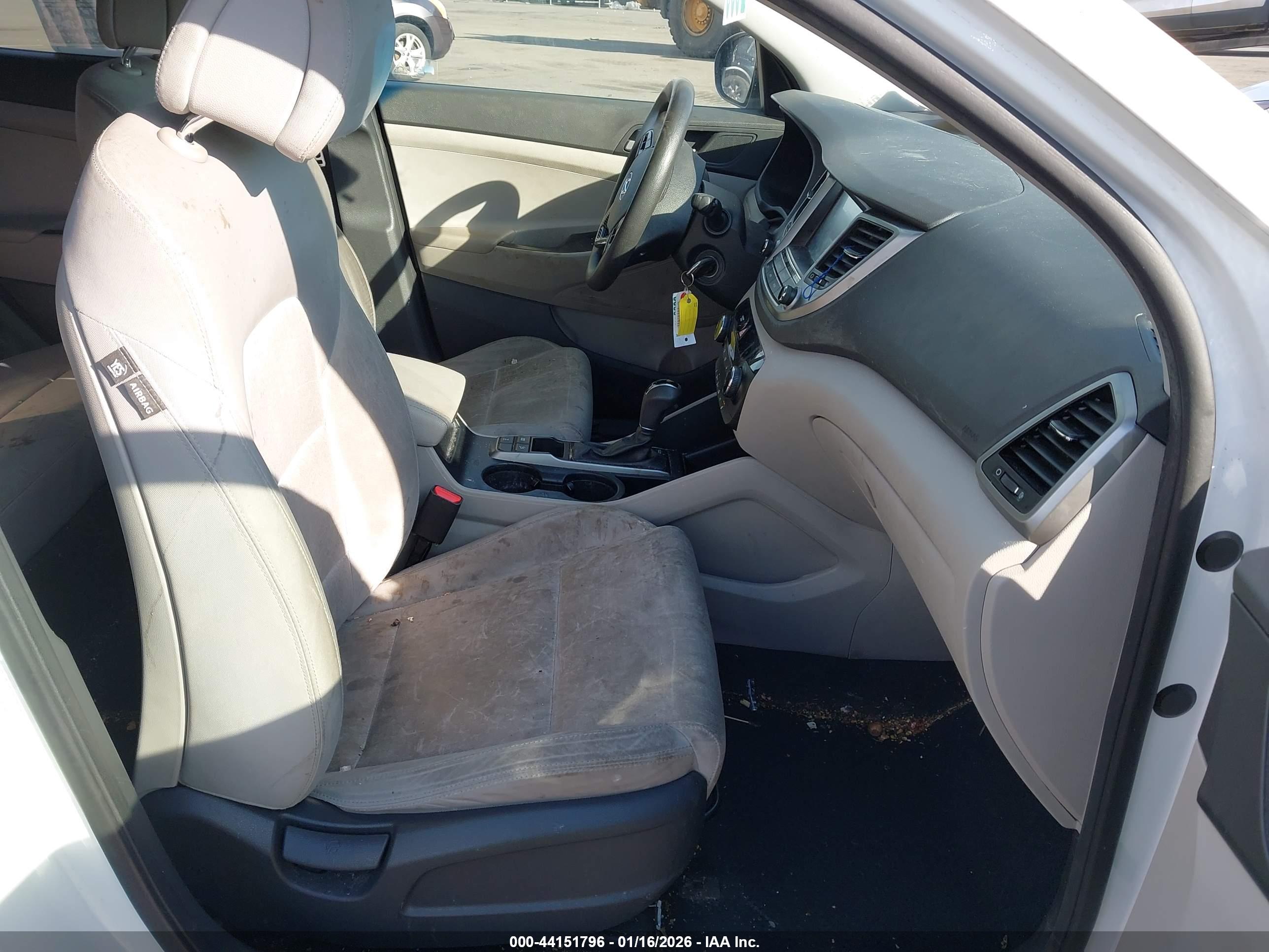 HYUNDAI TUCSON image 5