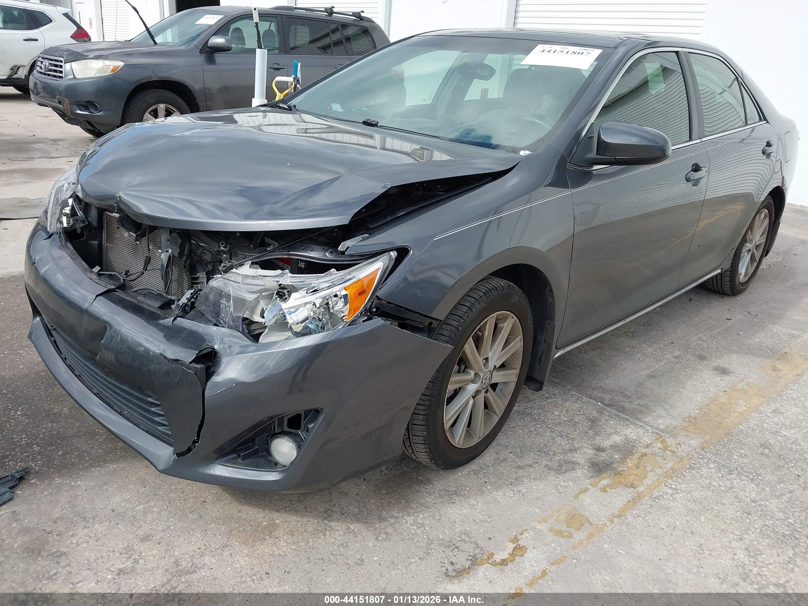 TOYOTA CAMRY image 2