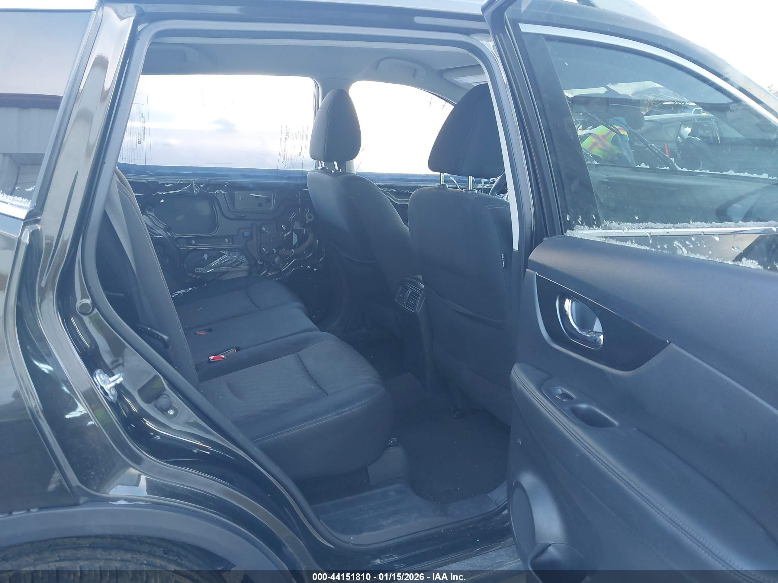 NISSAN ROGUE image 8