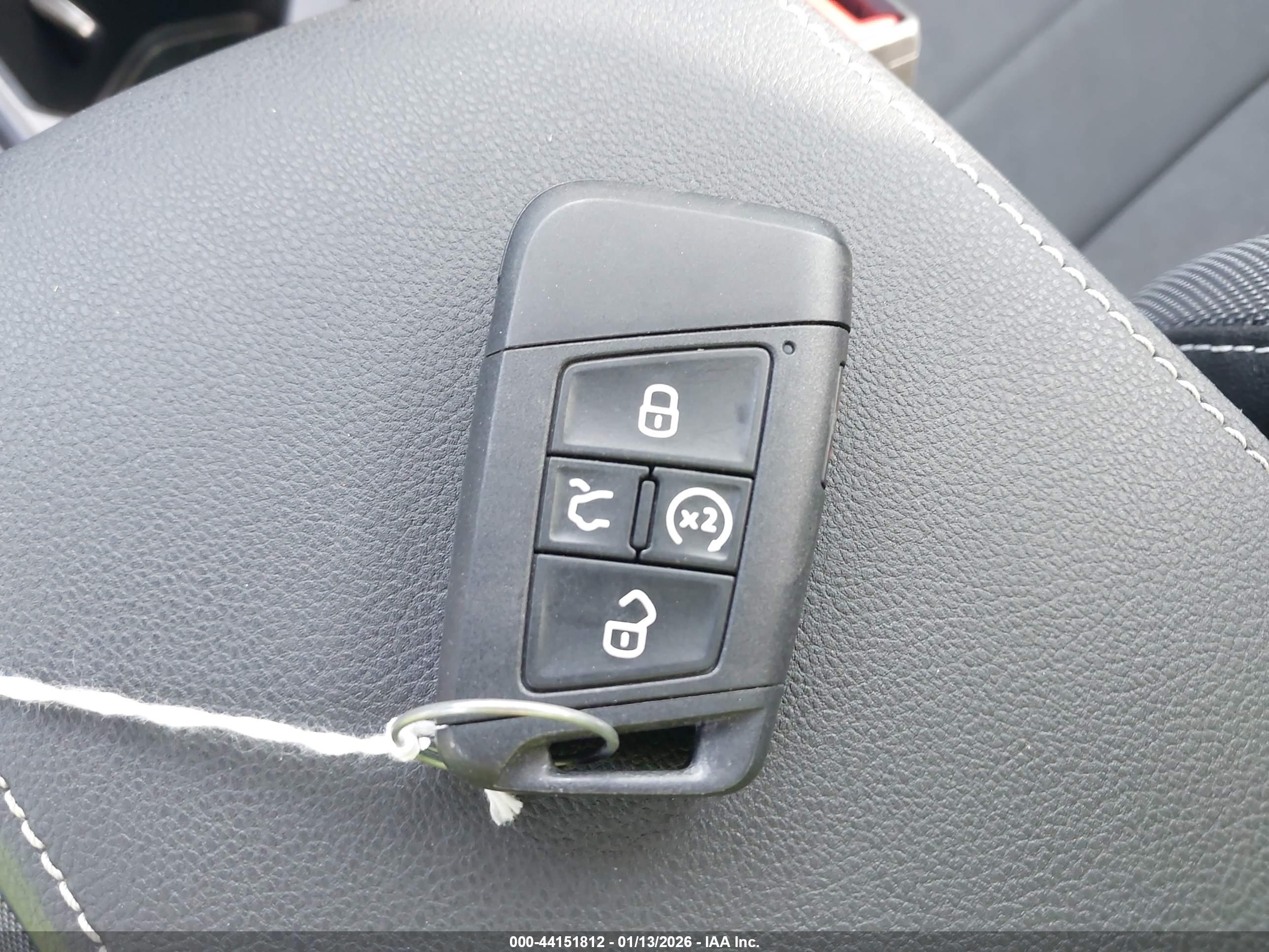 VOLKSWAGEN TAOS image 11
