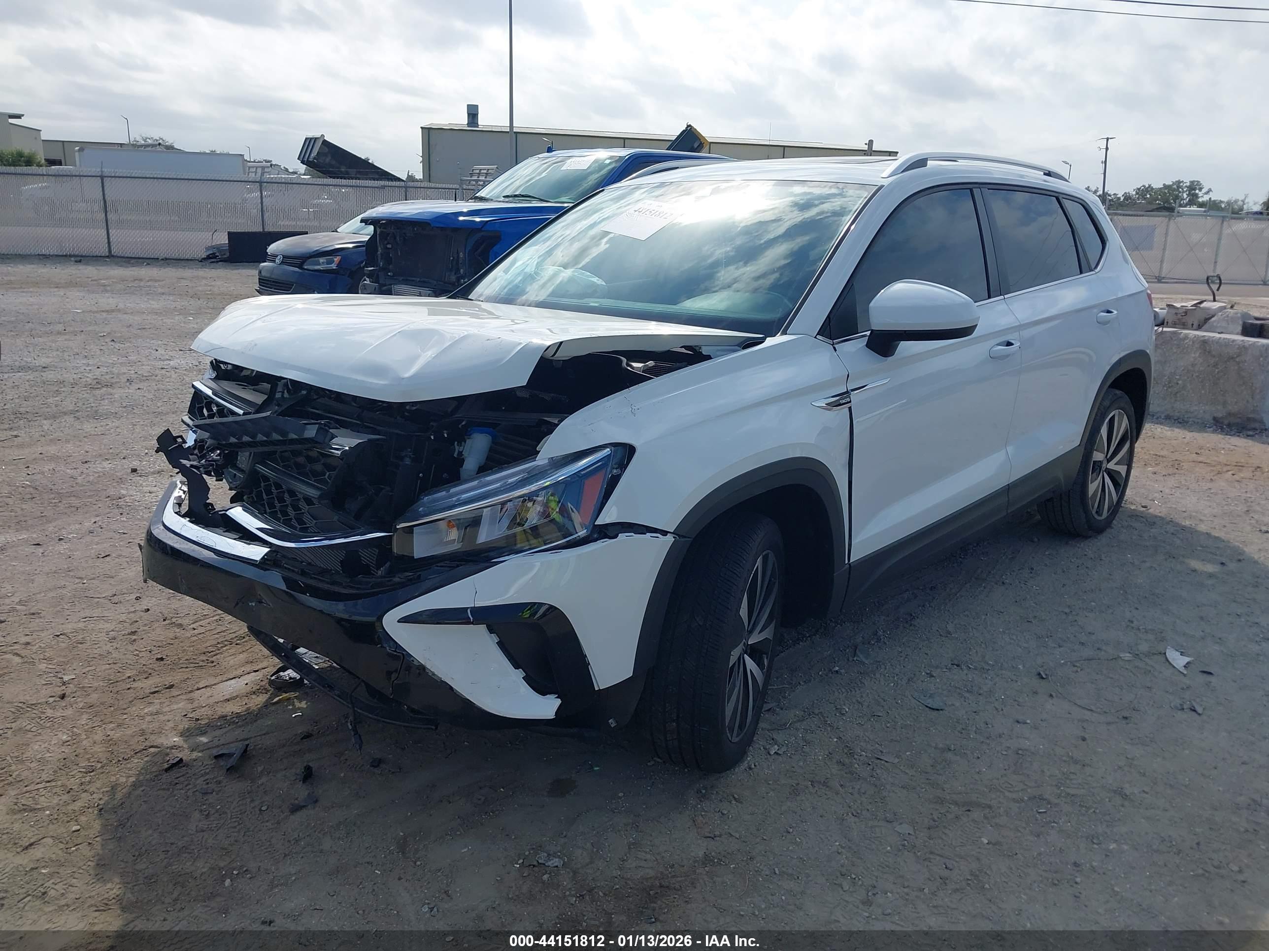 VOLKSWAGEN TAOS image 2