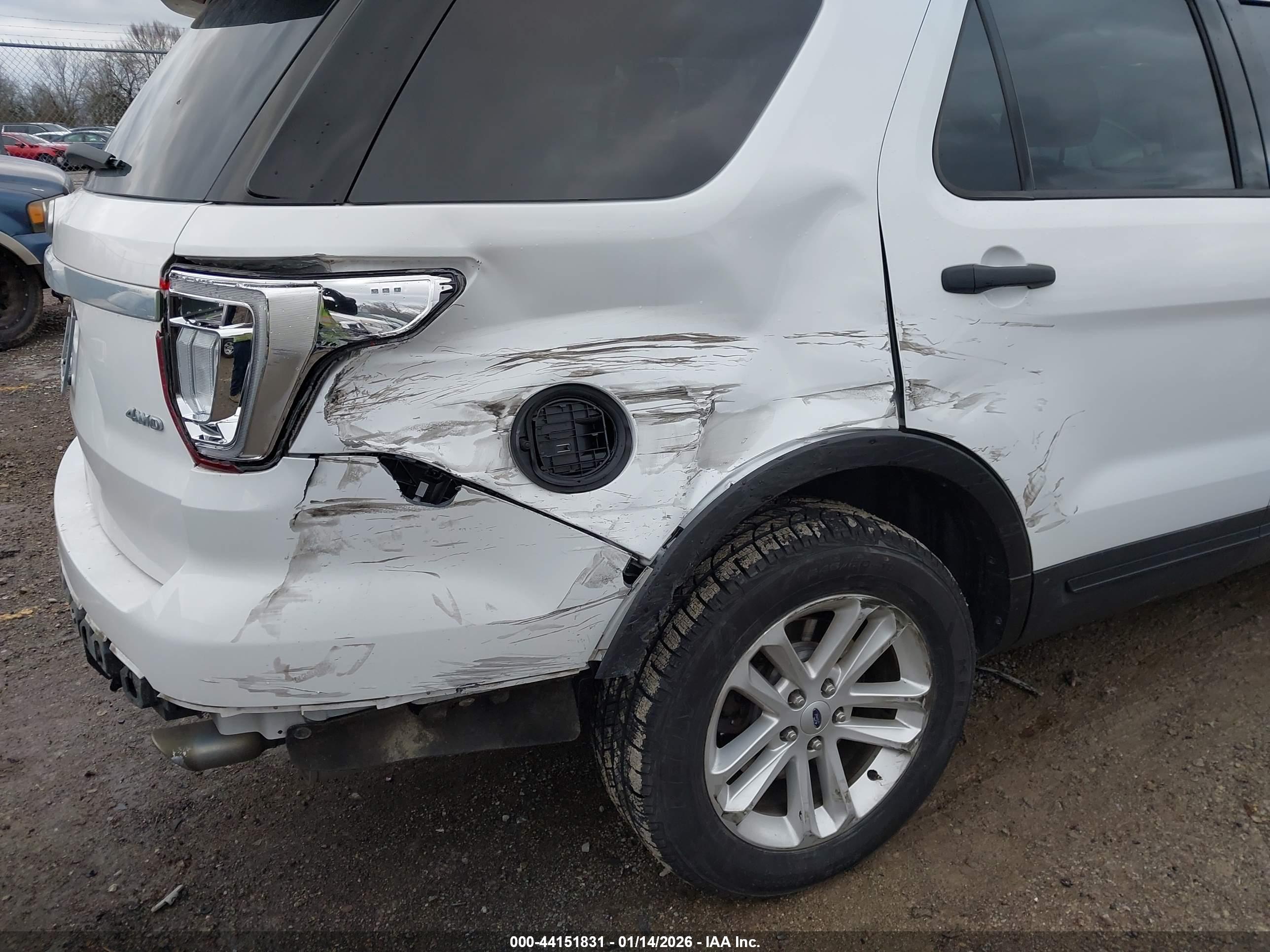 FORD EXPLORER image 6