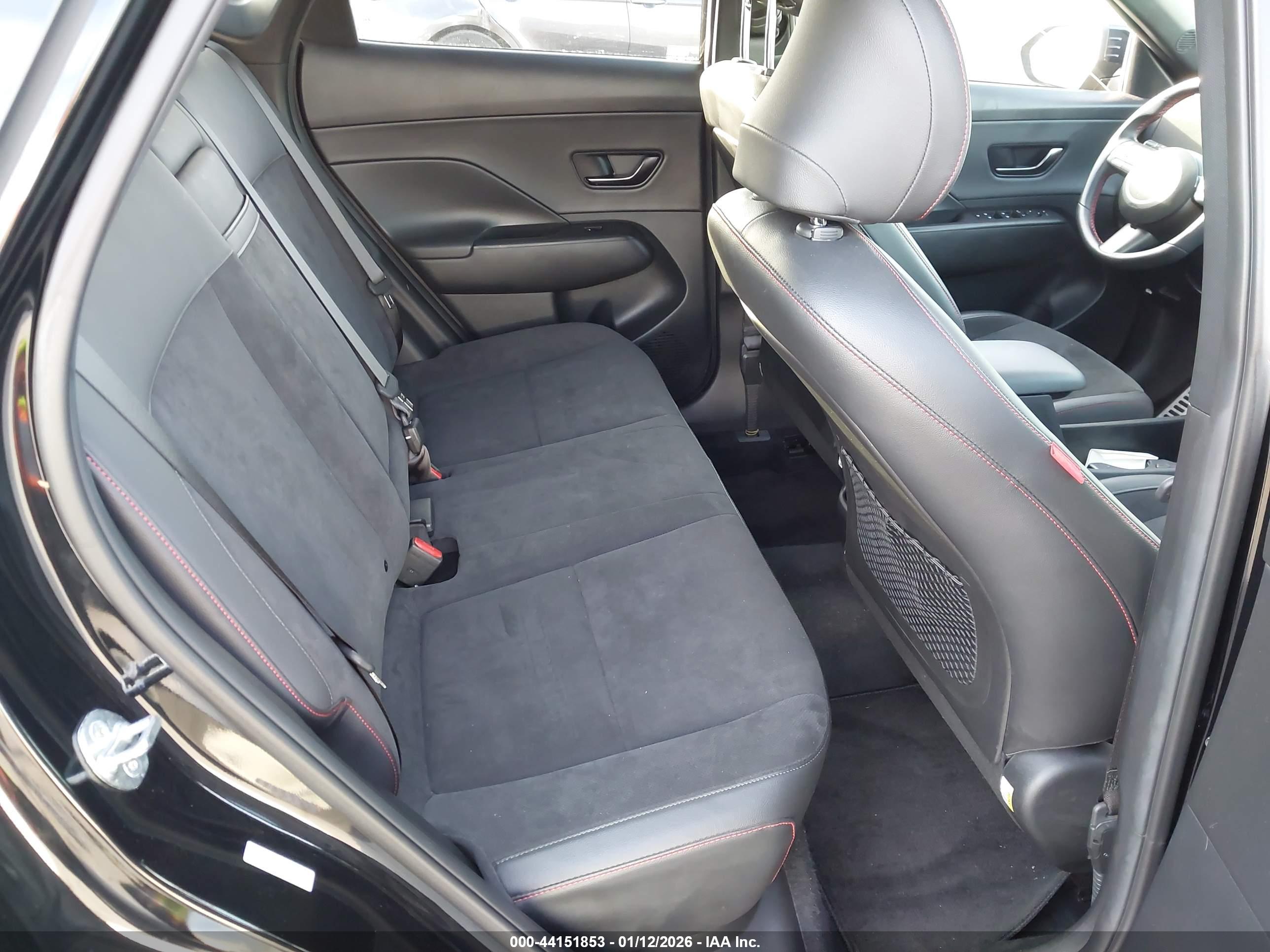 HYUNDAI KONA image 8