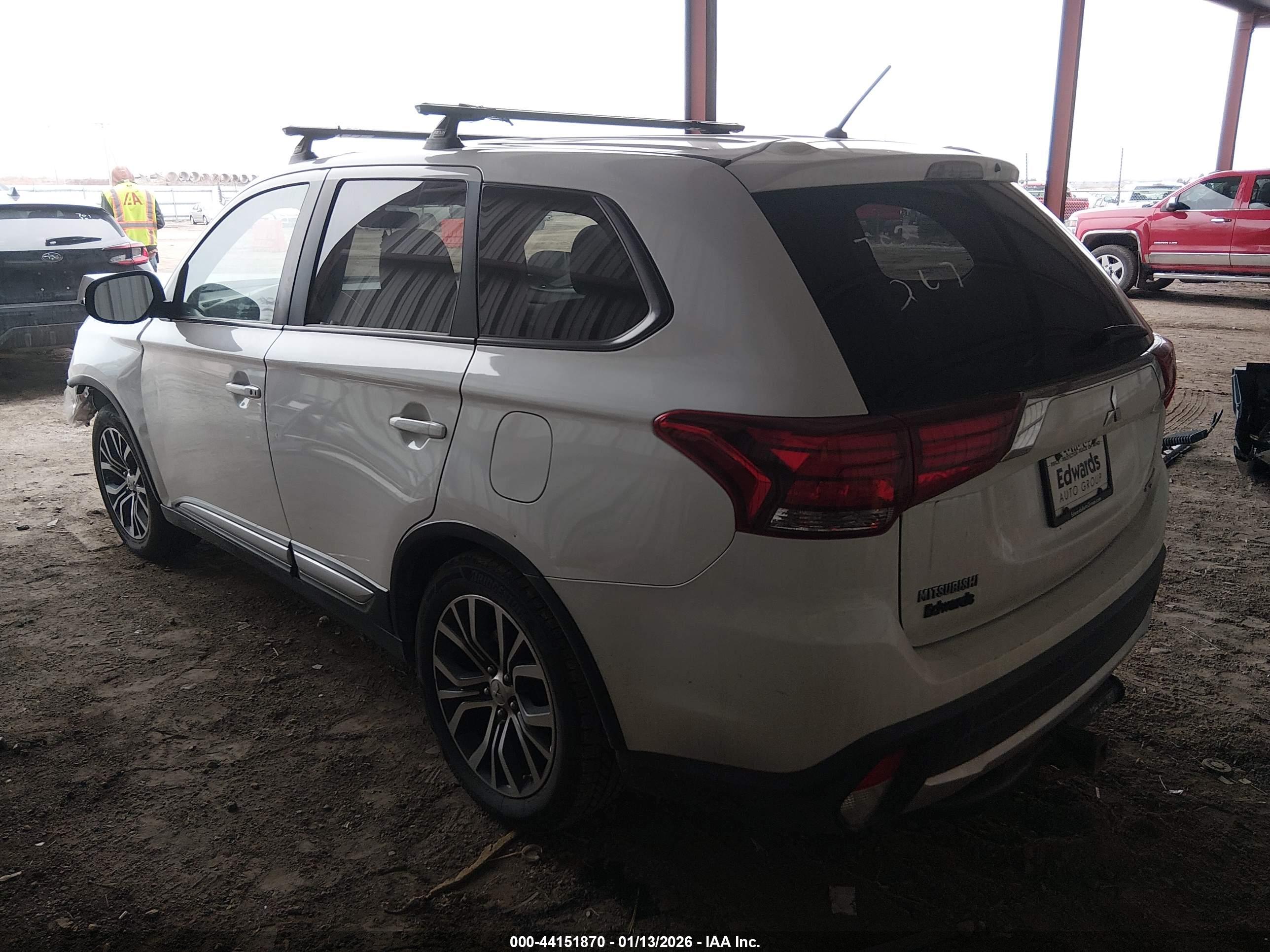 MITSUBISHI OUTLANDER image 3