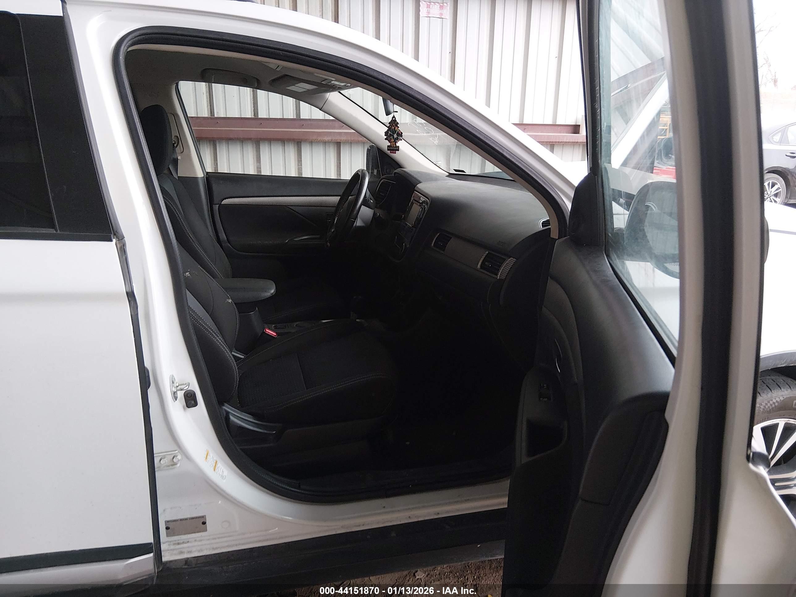 MITSUBISHI OUTLANDER image 5