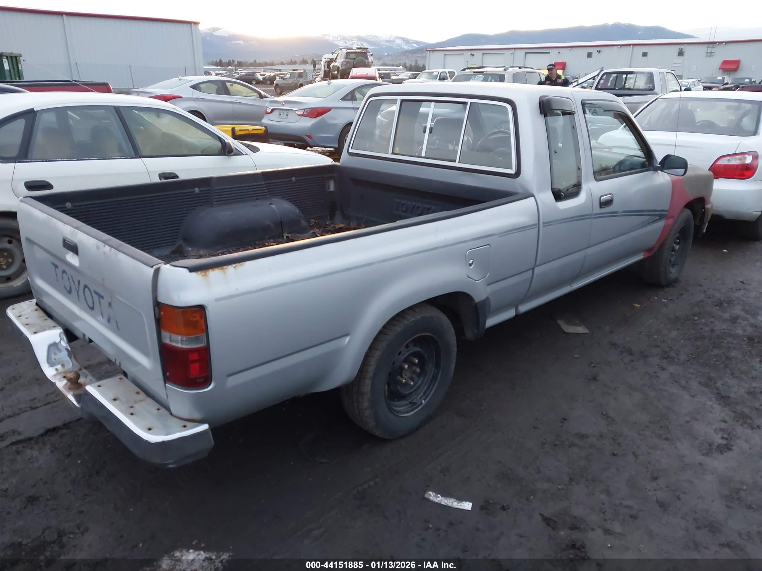 TOYOTA PICKUP image 4