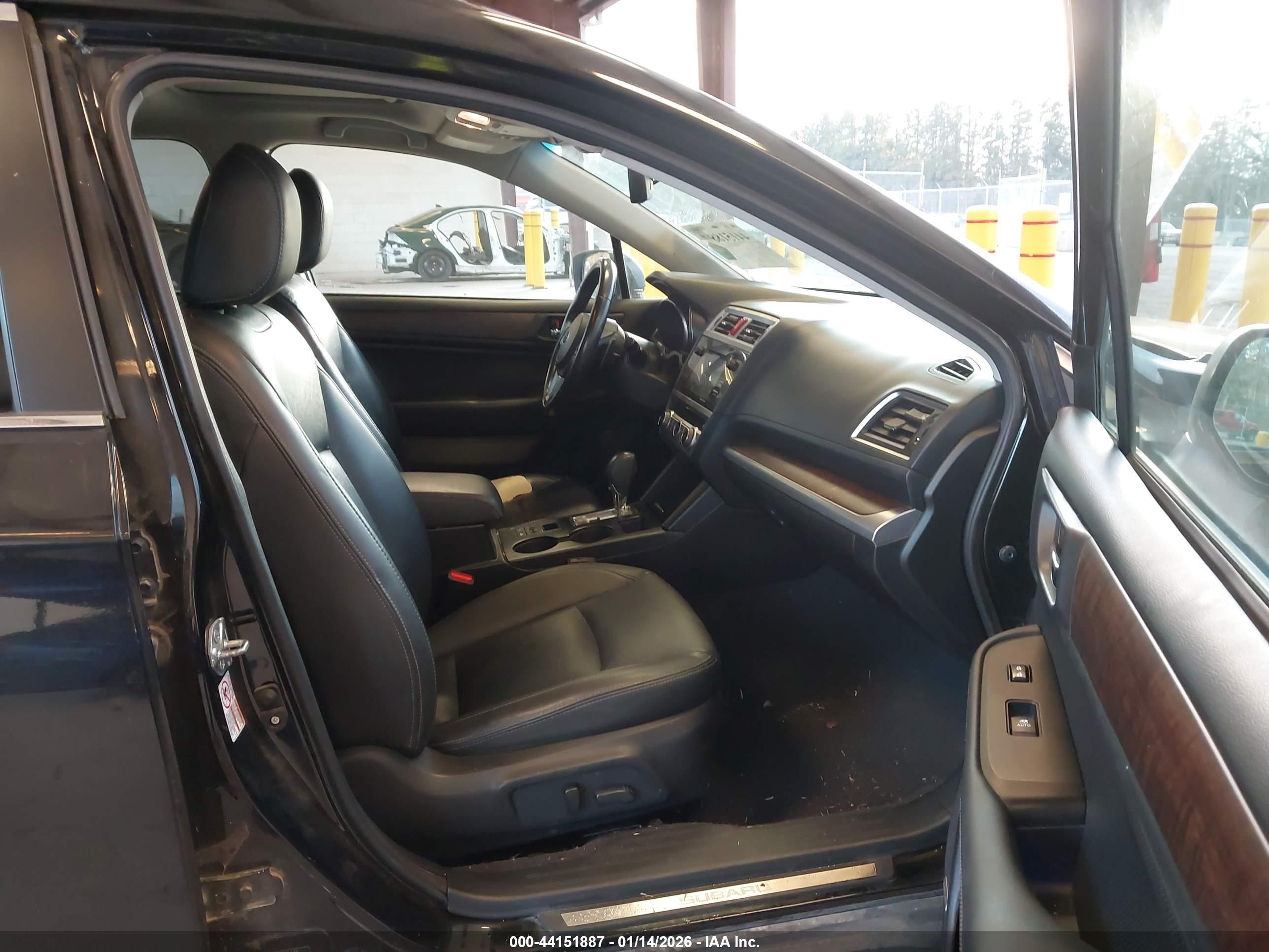 SUBARU OUTBACK image 5