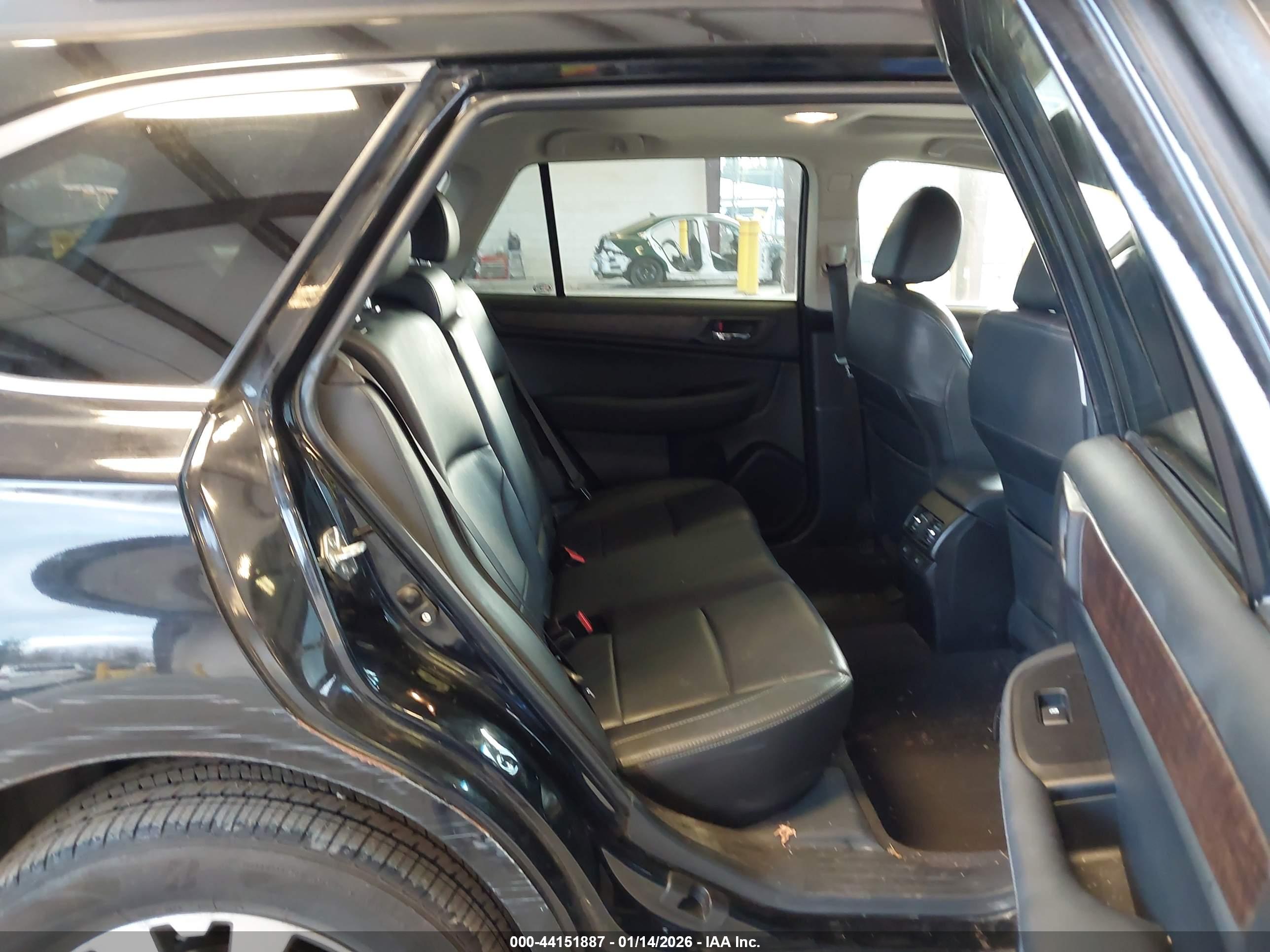 SUBARU OUTBACK image 8