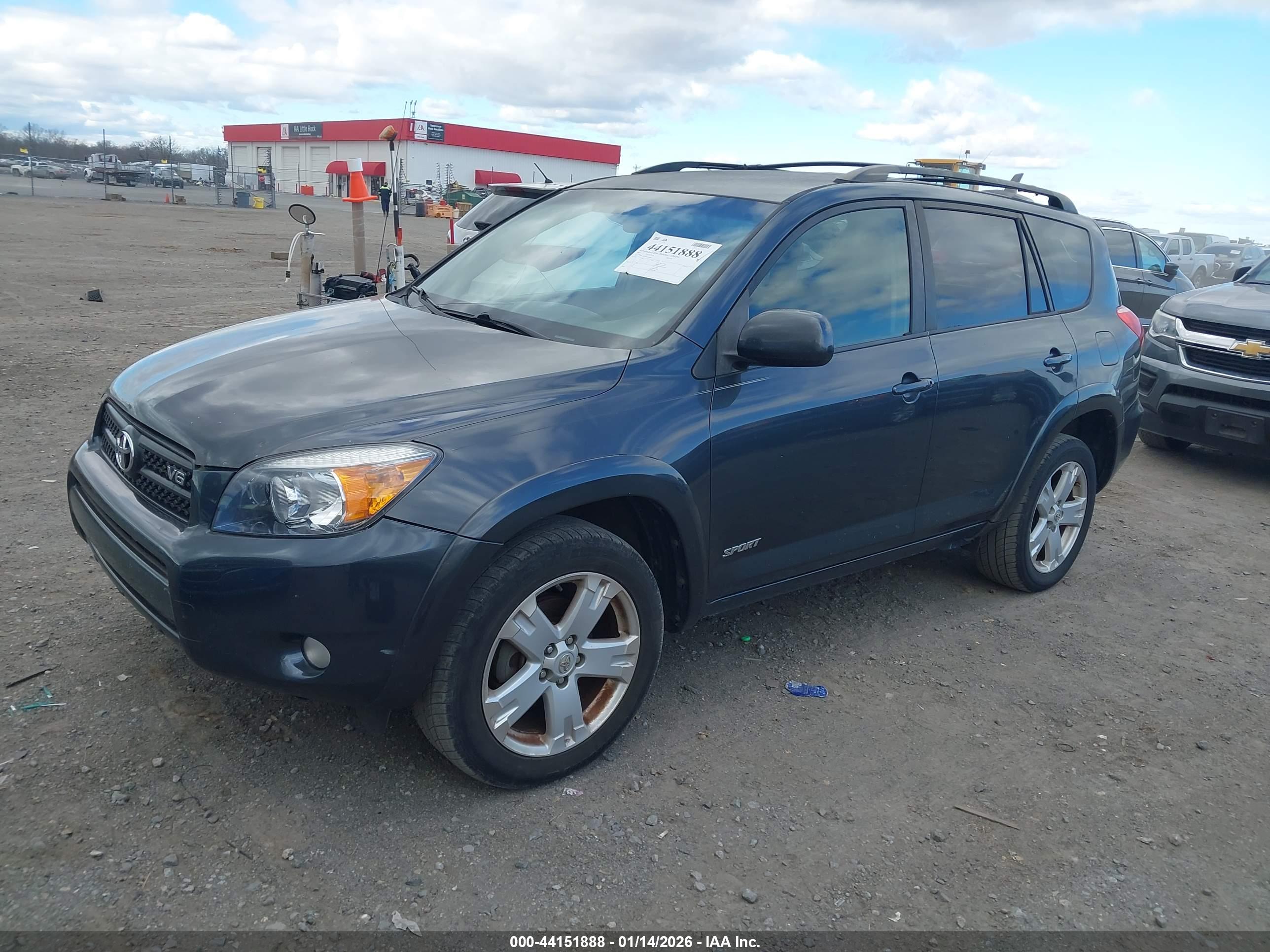 TOYOTA RAV4 image 2