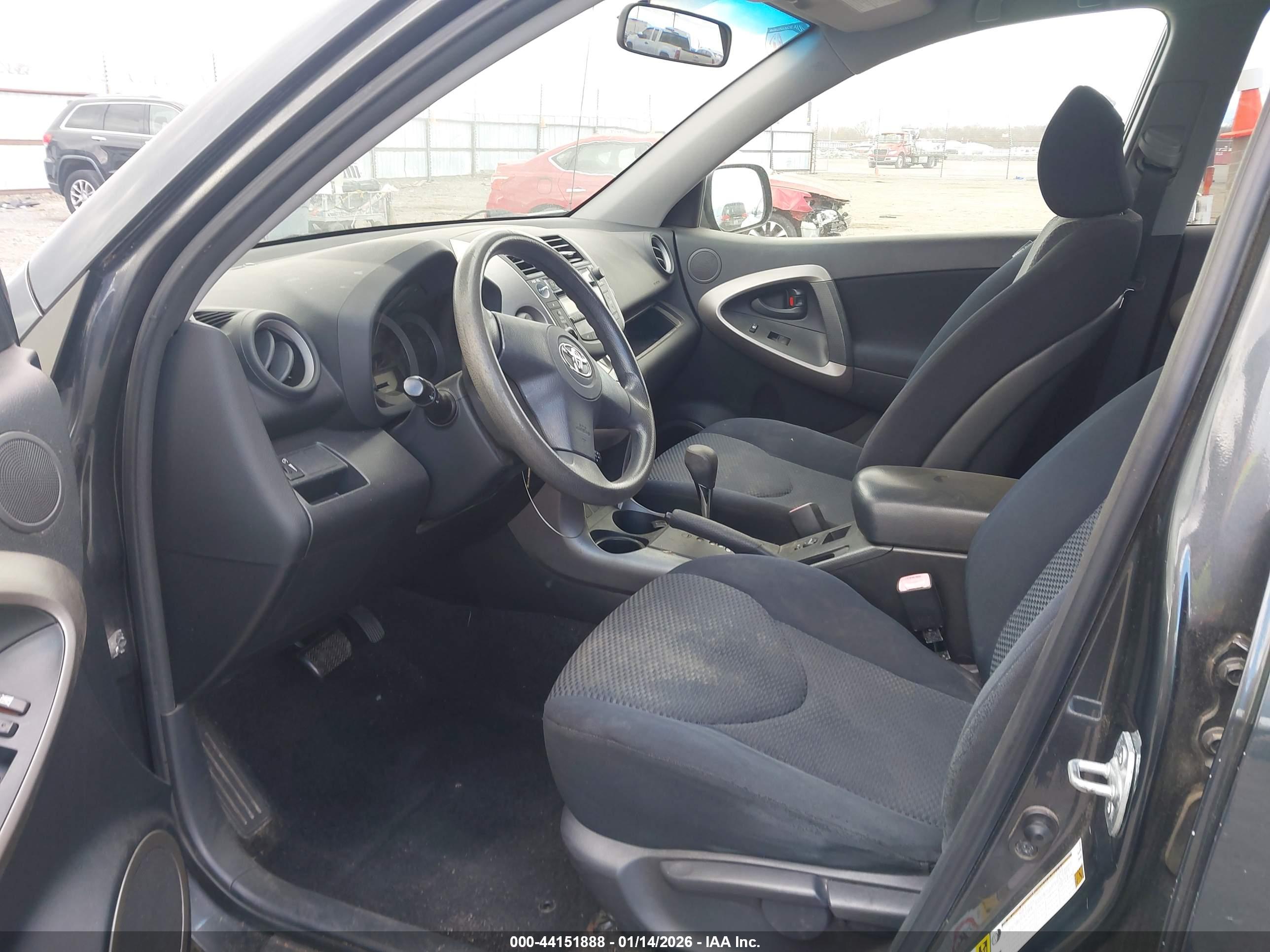TOYOTA RAV4 image 5