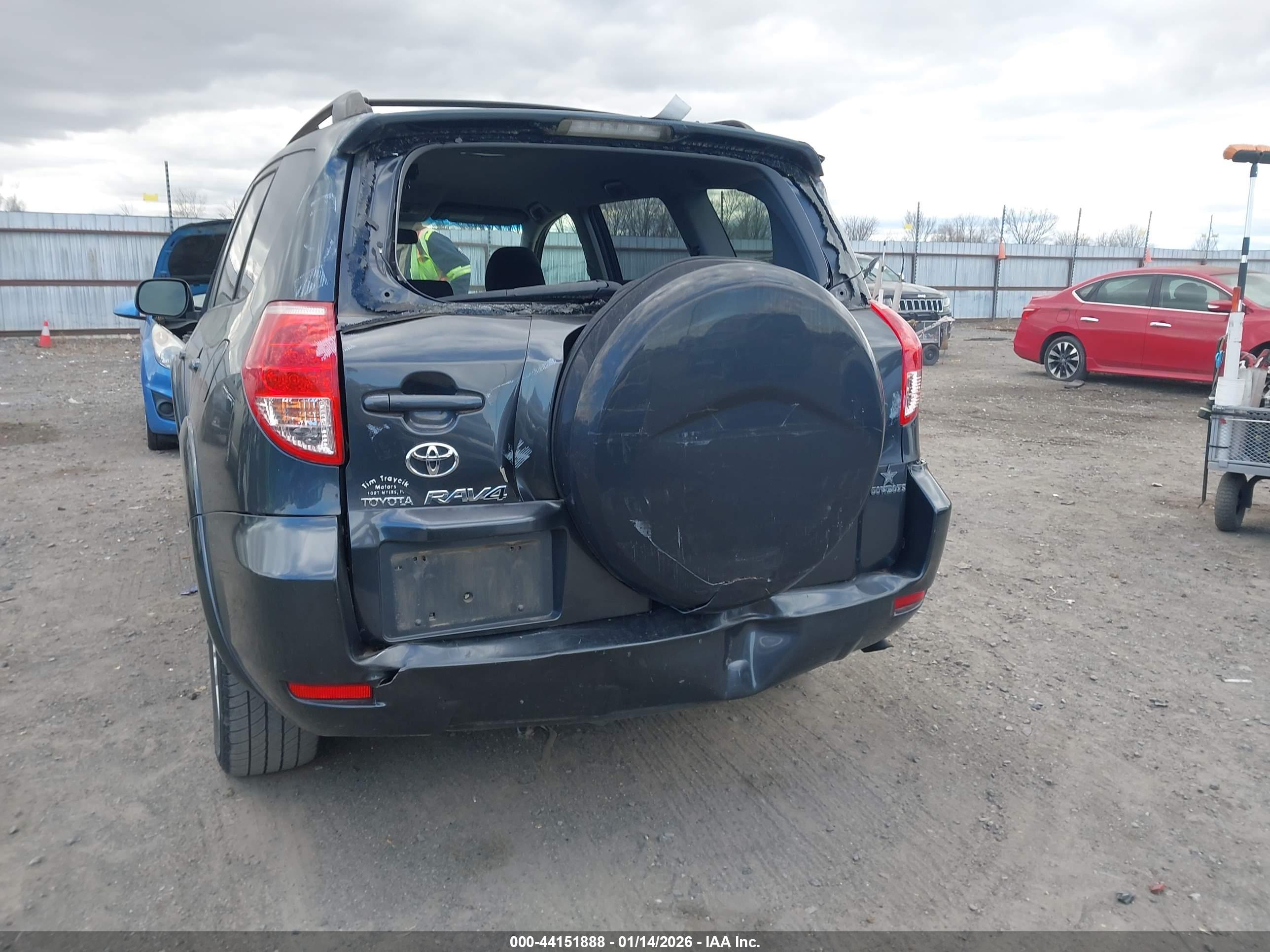 TOYOTA RAV4 image 6