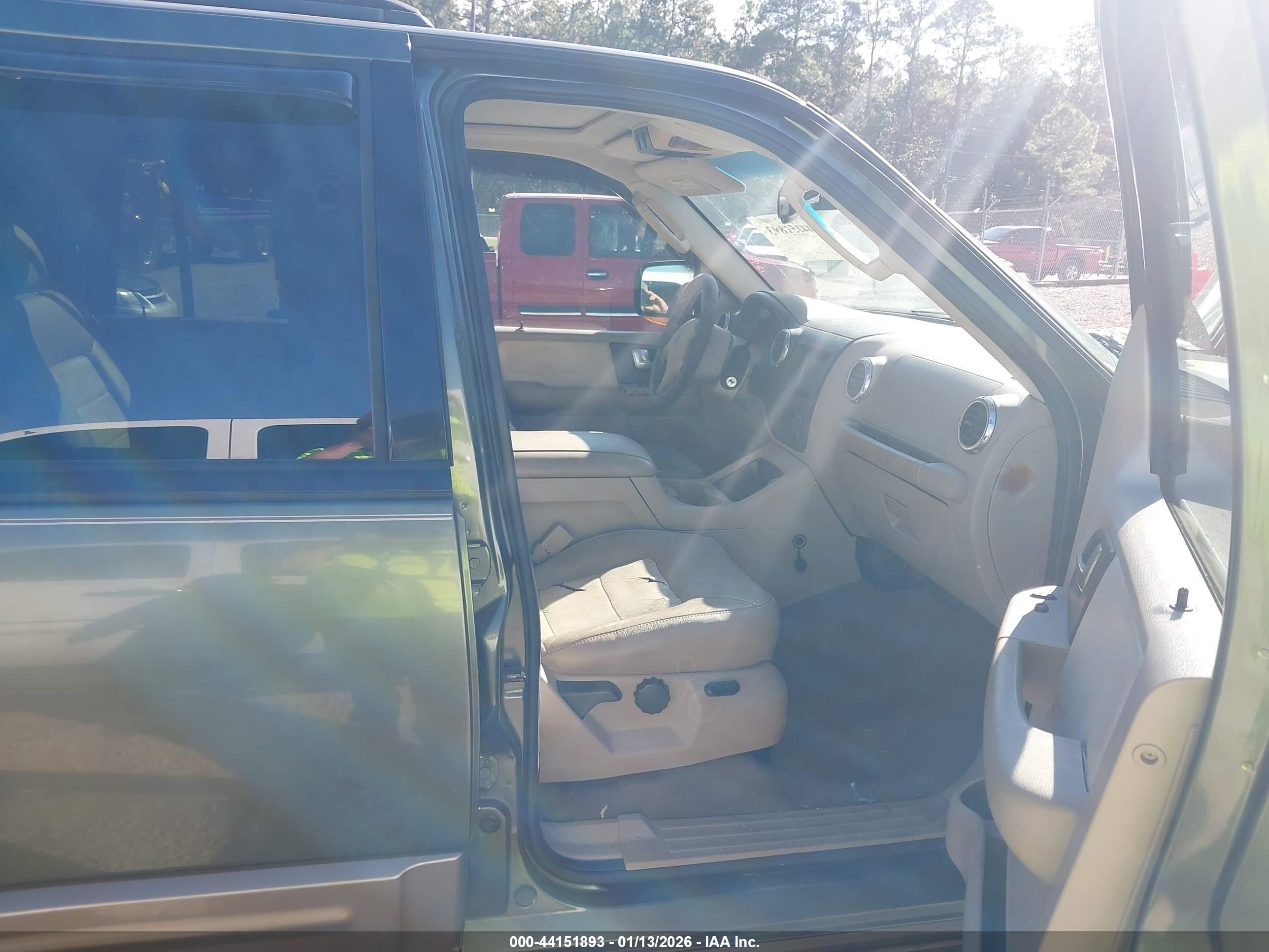 FORD EXPEDITION image 5