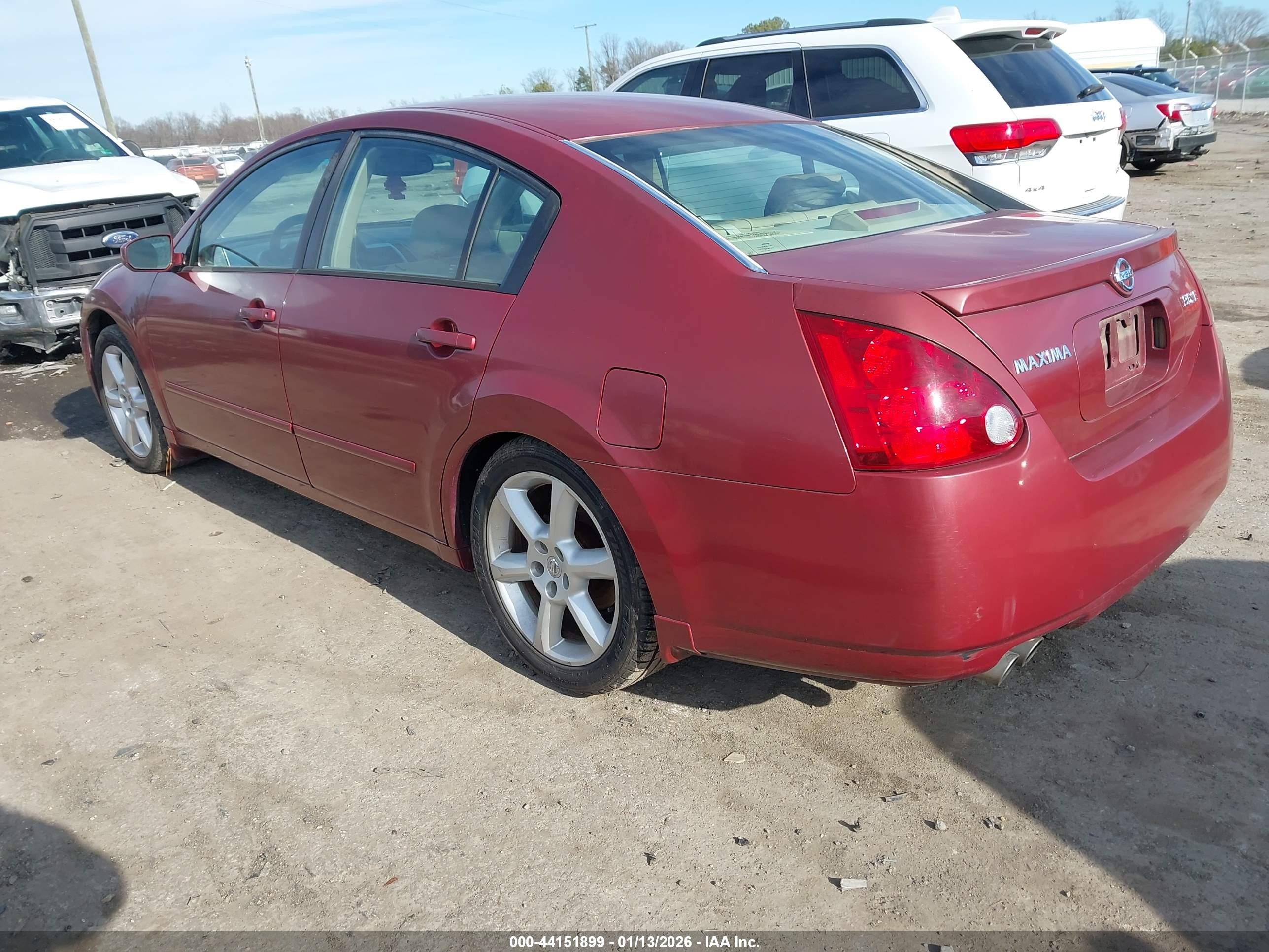 NISSAN MAXIMA image 3
