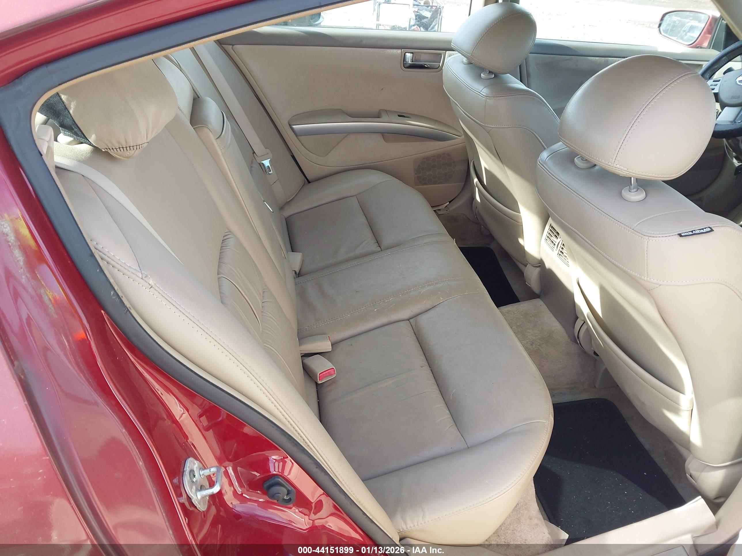 NISSAN MAXIMA image 8