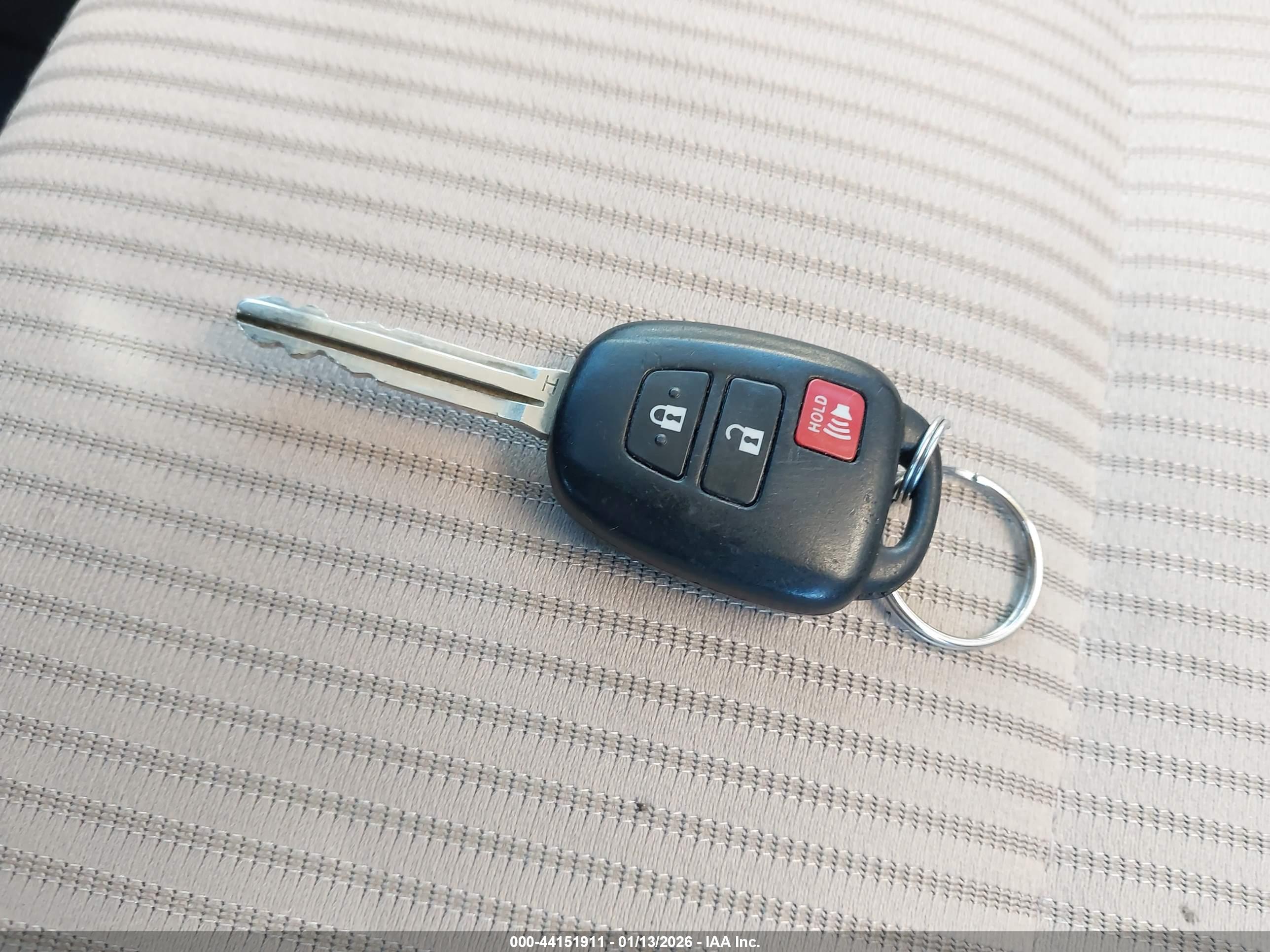 TOYOTA RAV4 image 11