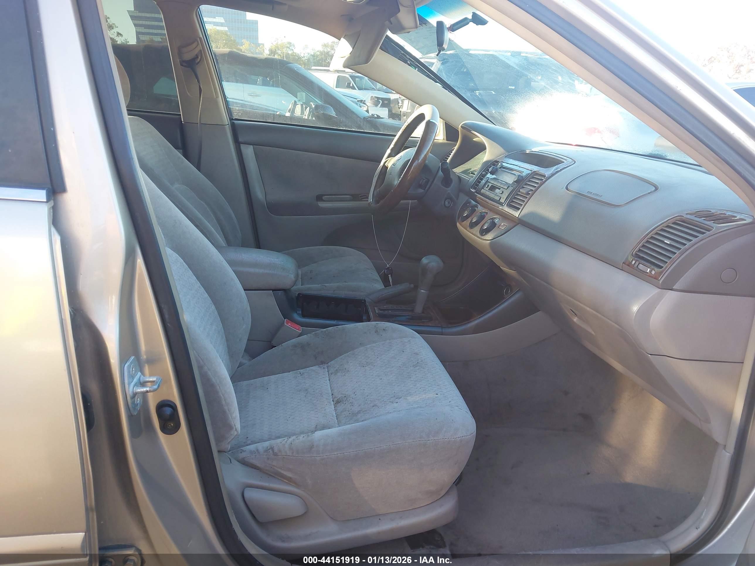 TOYOTA CAMRY image 5