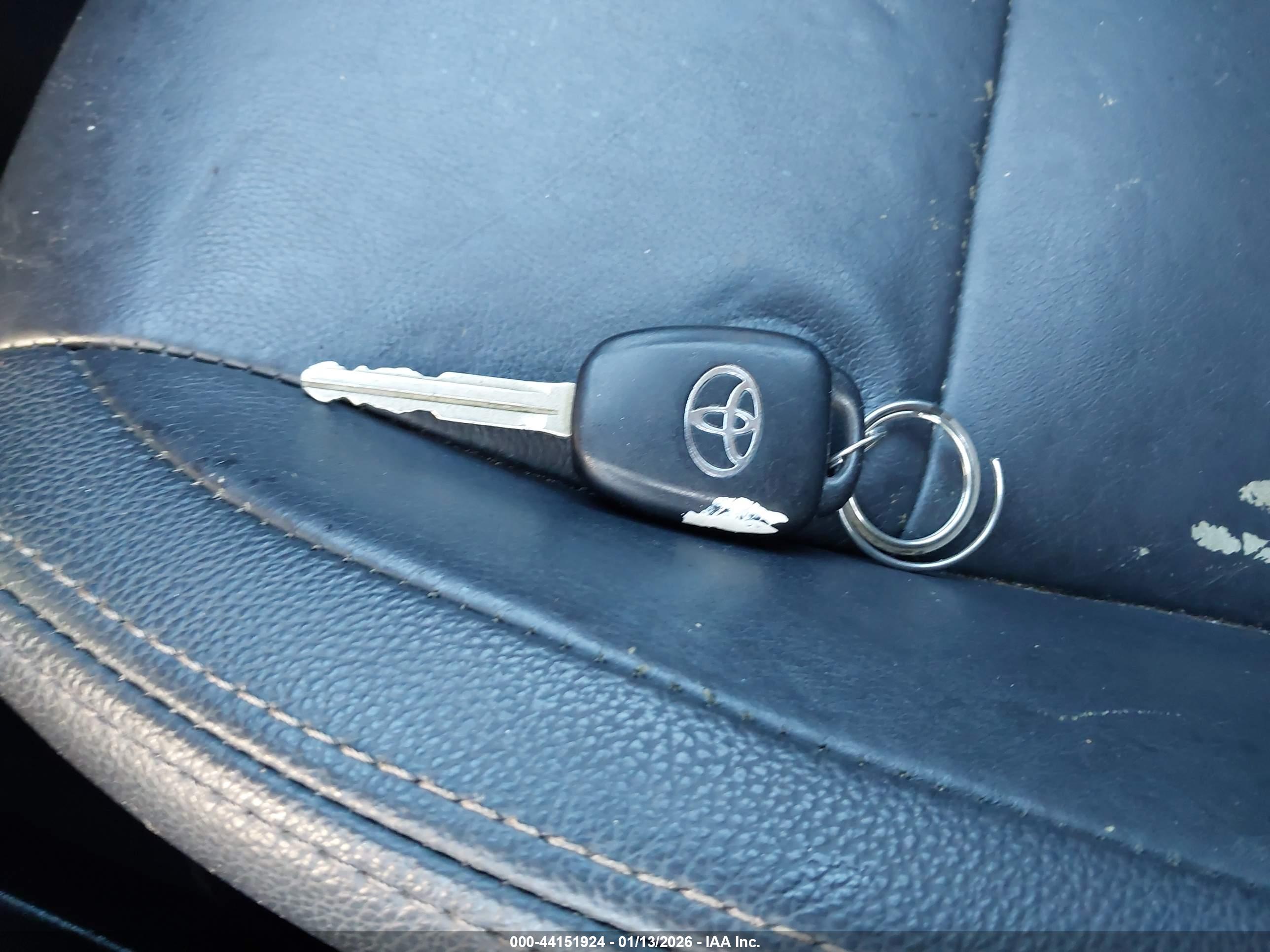 TOYOTA RAV4 image 11