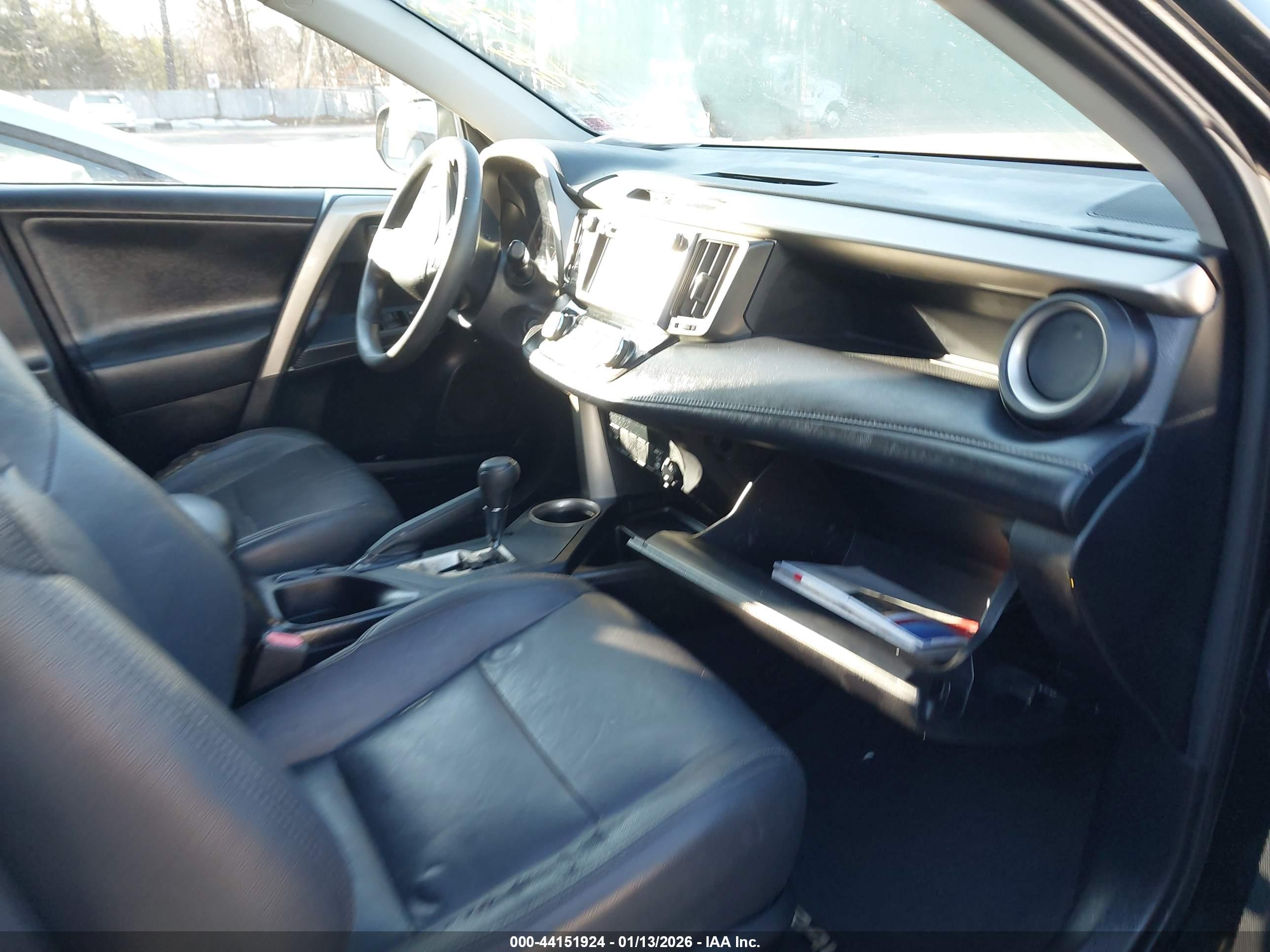 TOYOTA RAV4 image 5