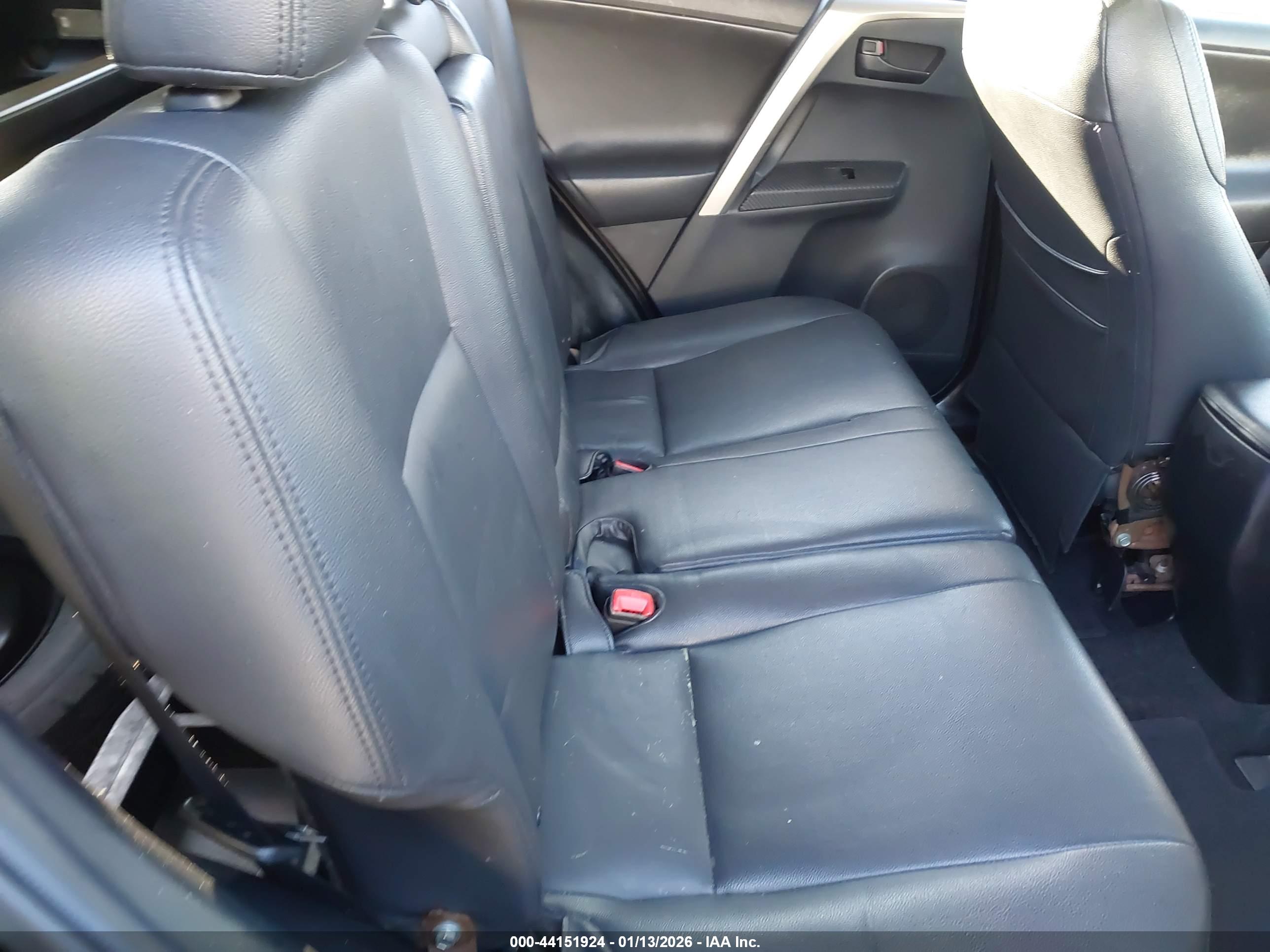TOYOTA RAV4 image 8