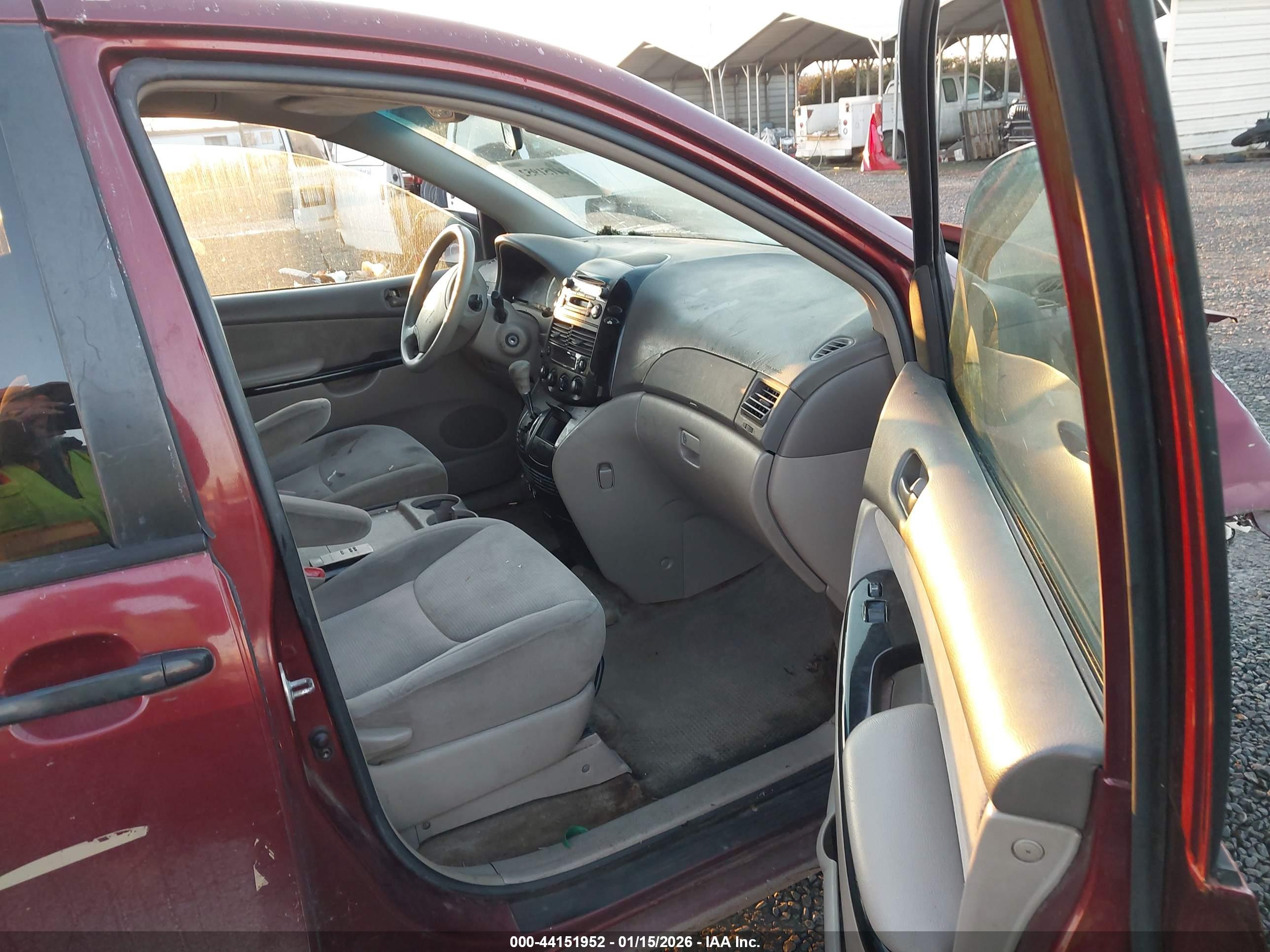 TOYOTA SIENNA image 5