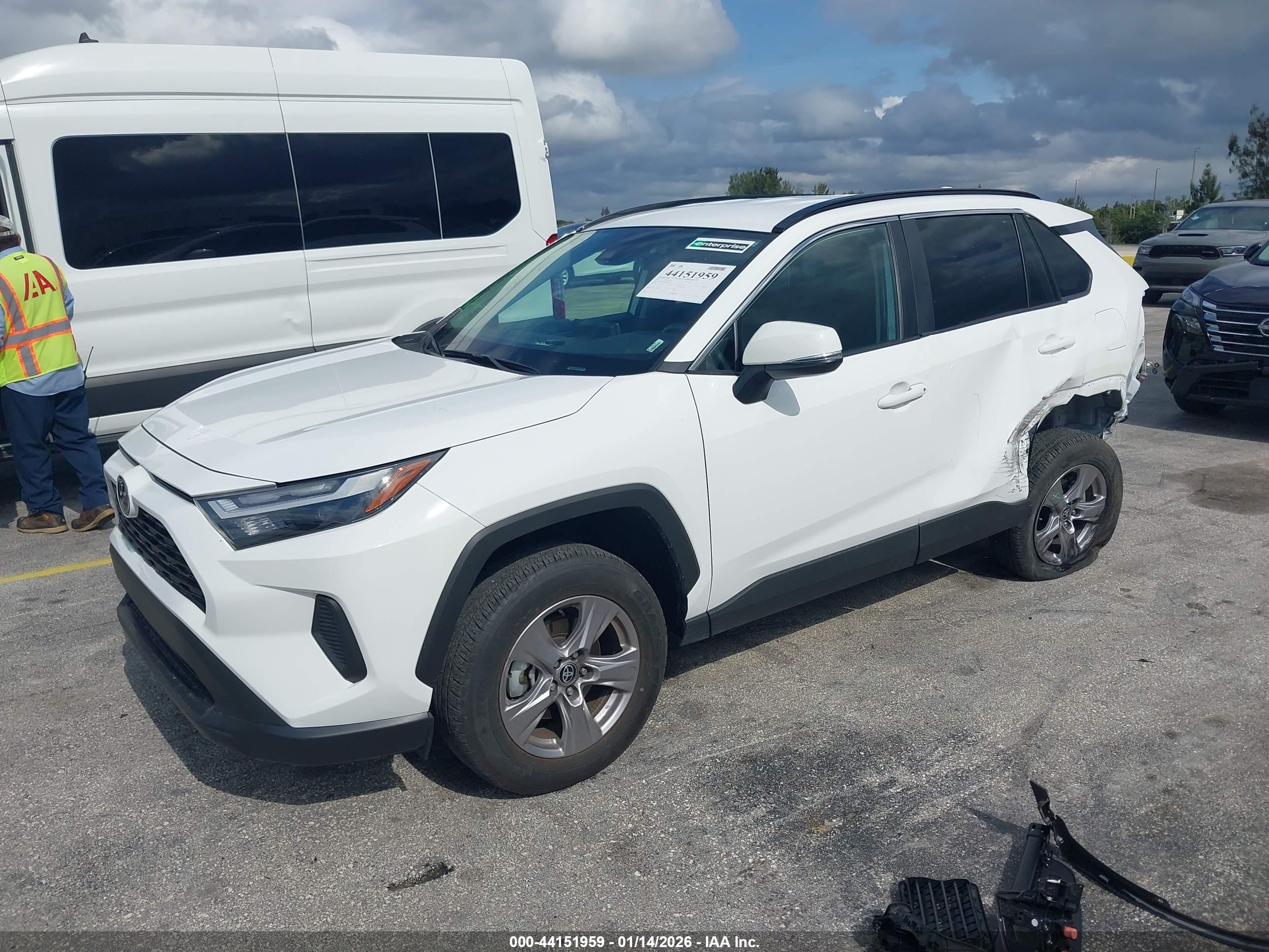 TOYOTA RAV4 image 2