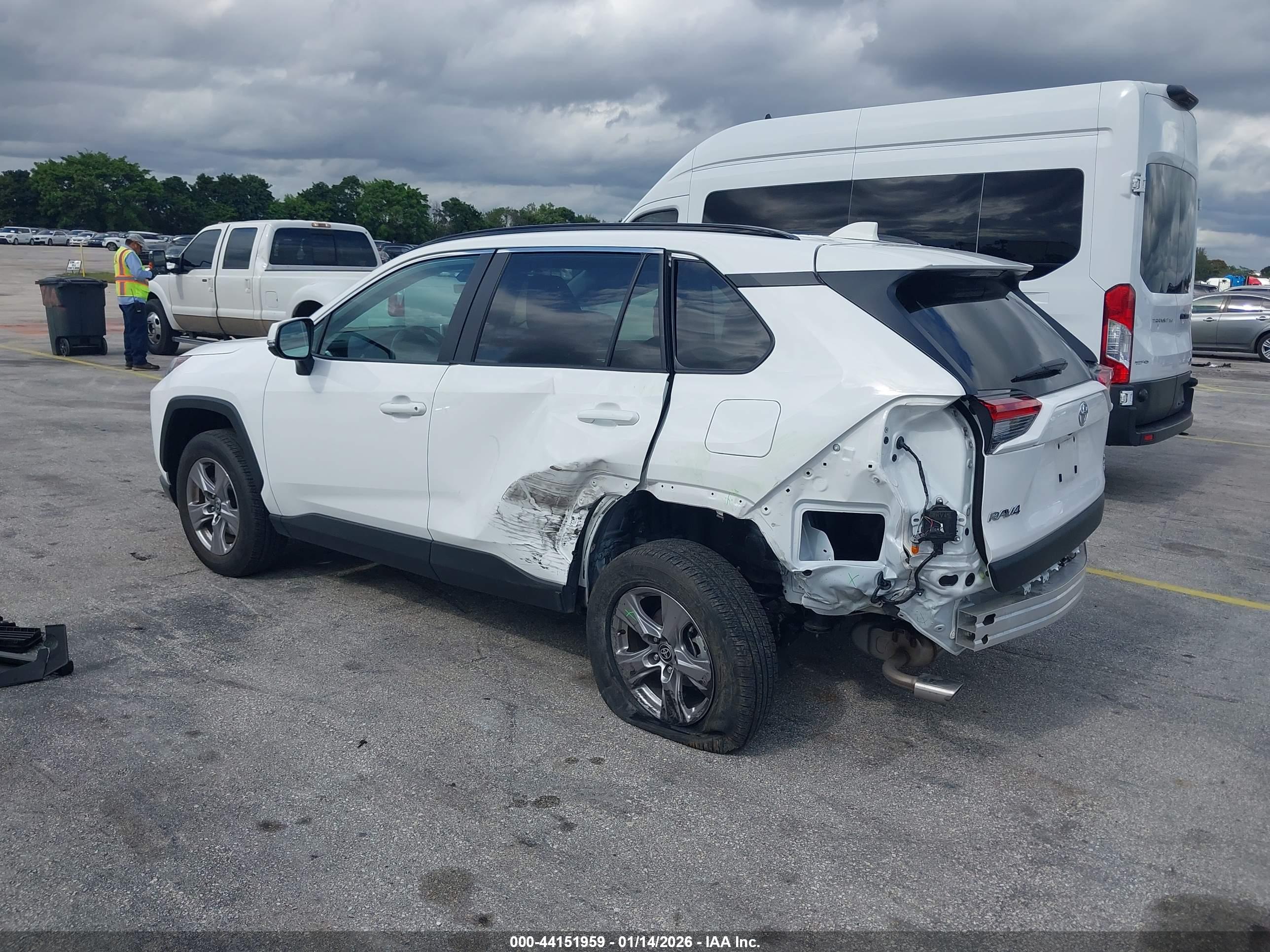 TOYOTA RAV4 image 3