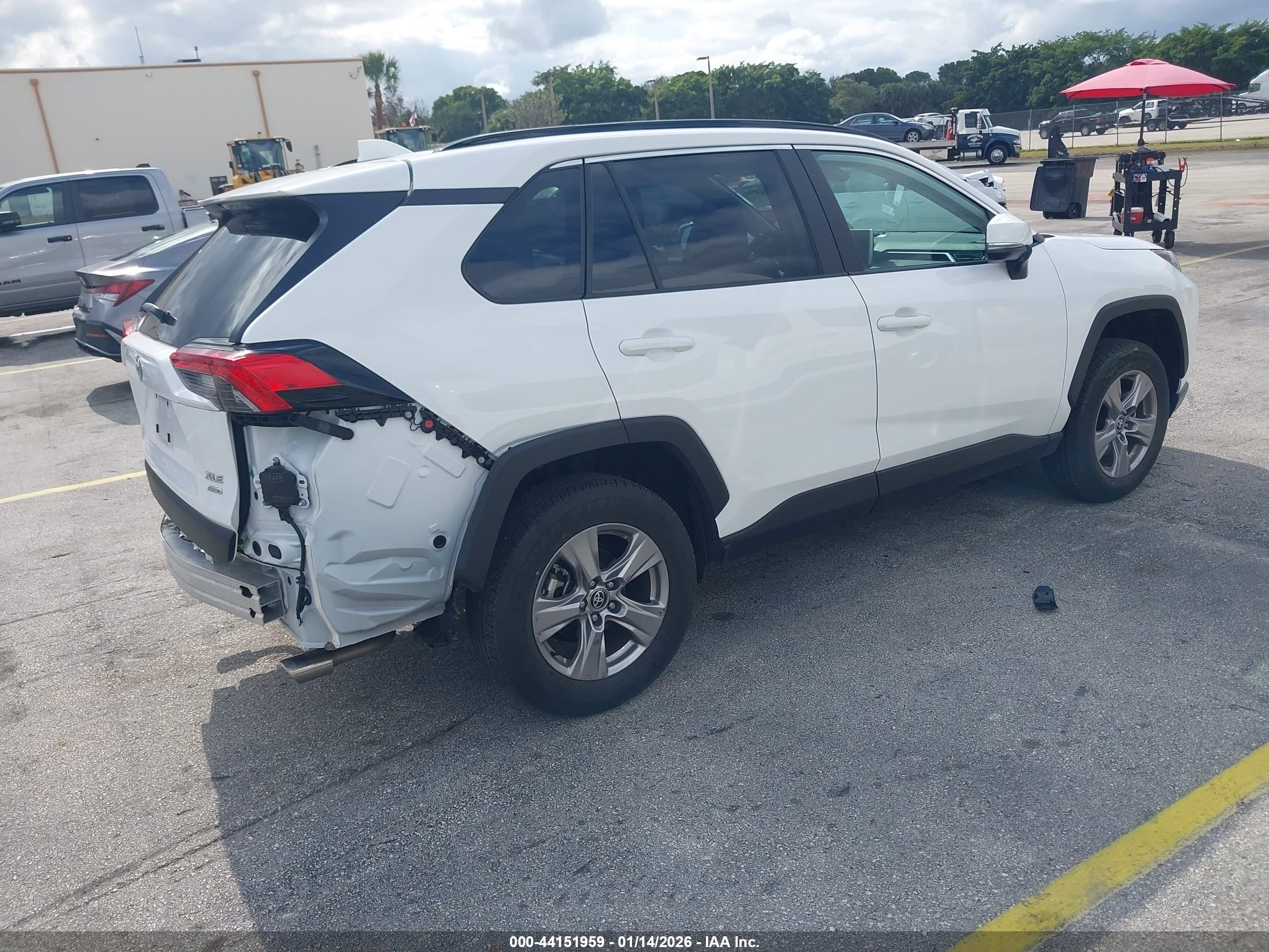 TOYOTA RAV4 image 4