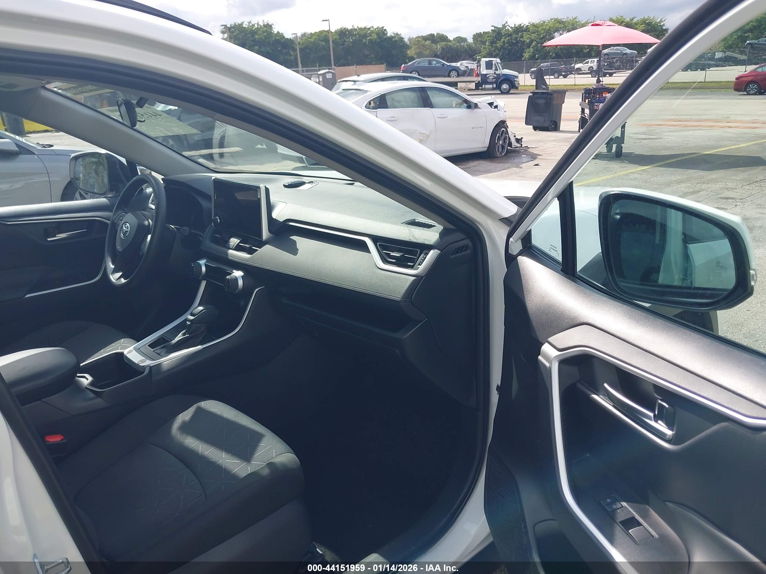 TOYOTA RAV4 image 5