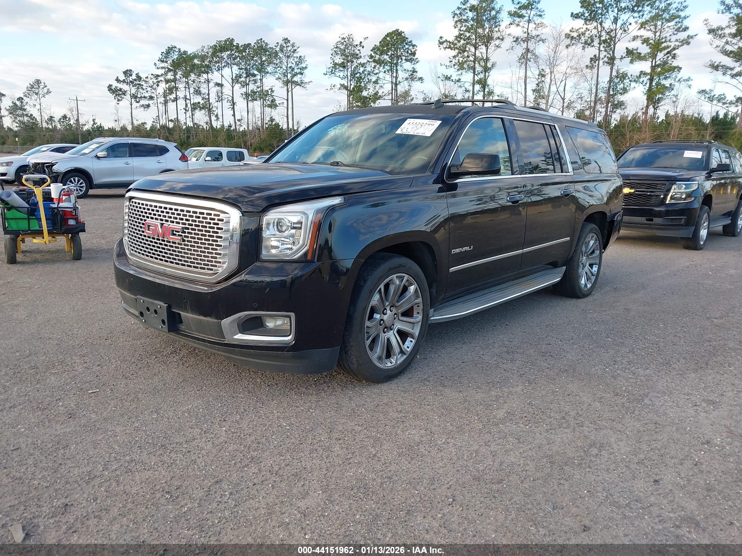 GMC YUKON image 2