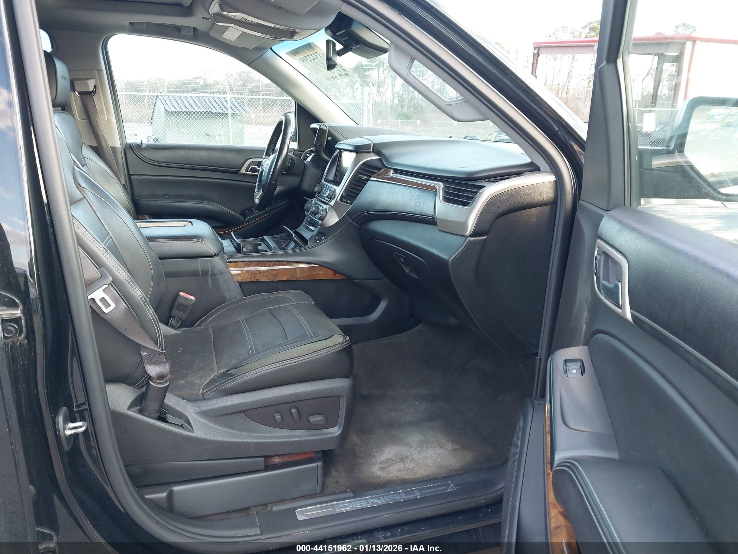 GMC YUKON image 5