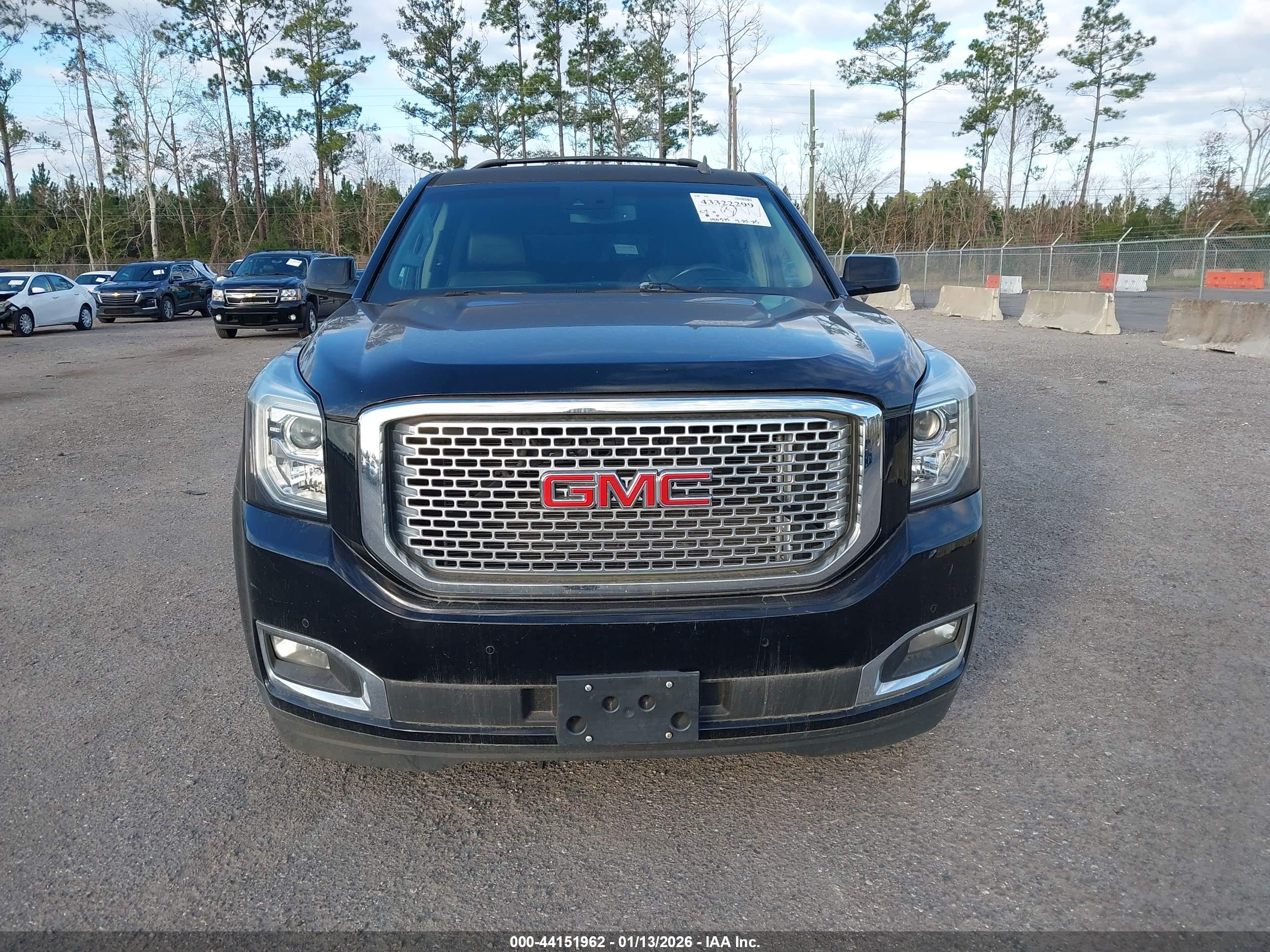 GMC YUKON image 6