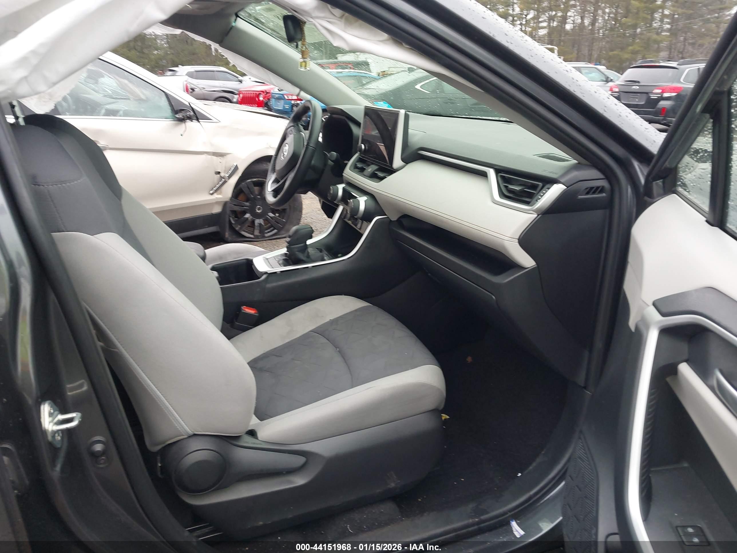 TOYOTA RAV4 image 5