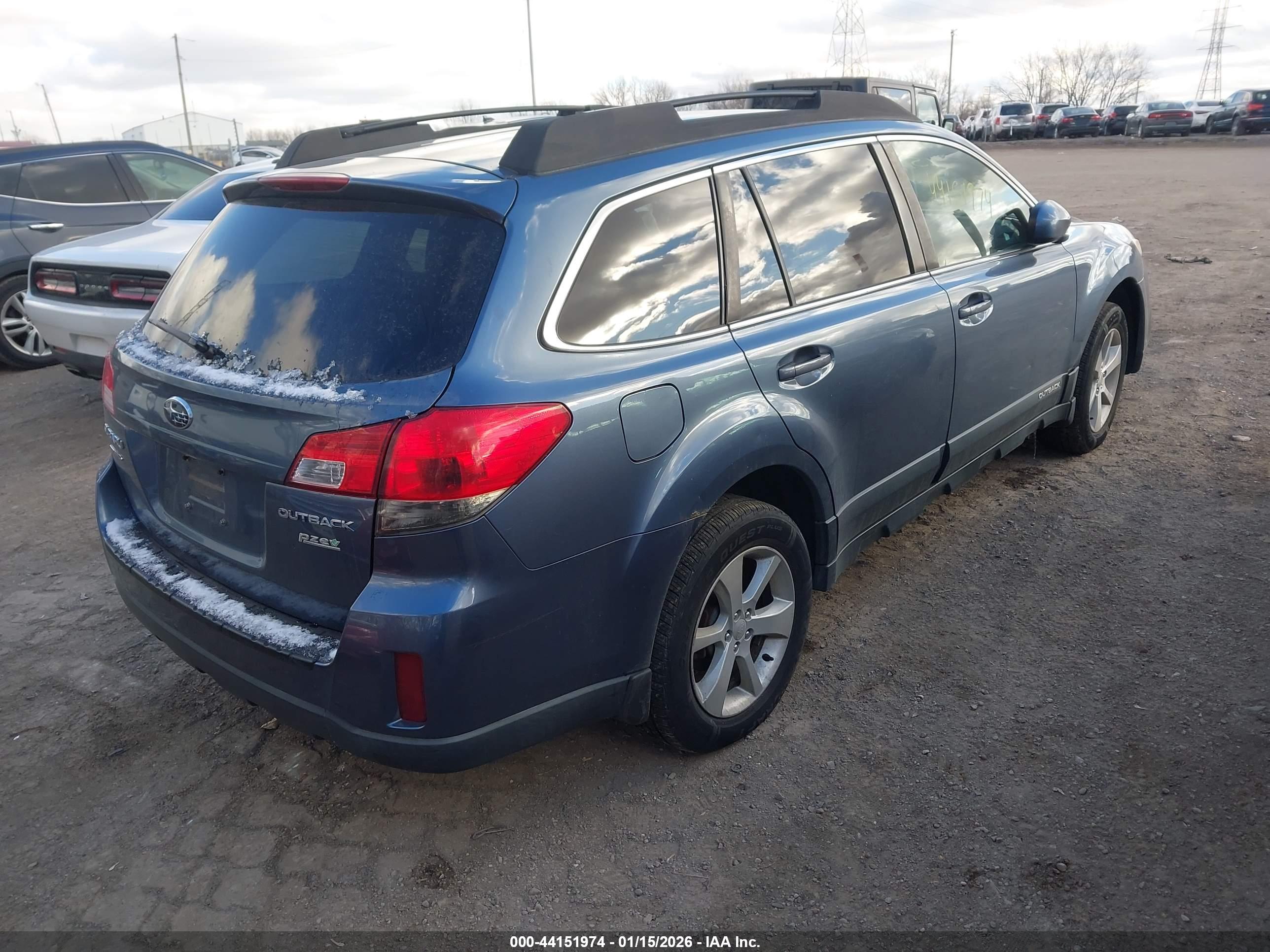 SUBARU OUTBACK image 4