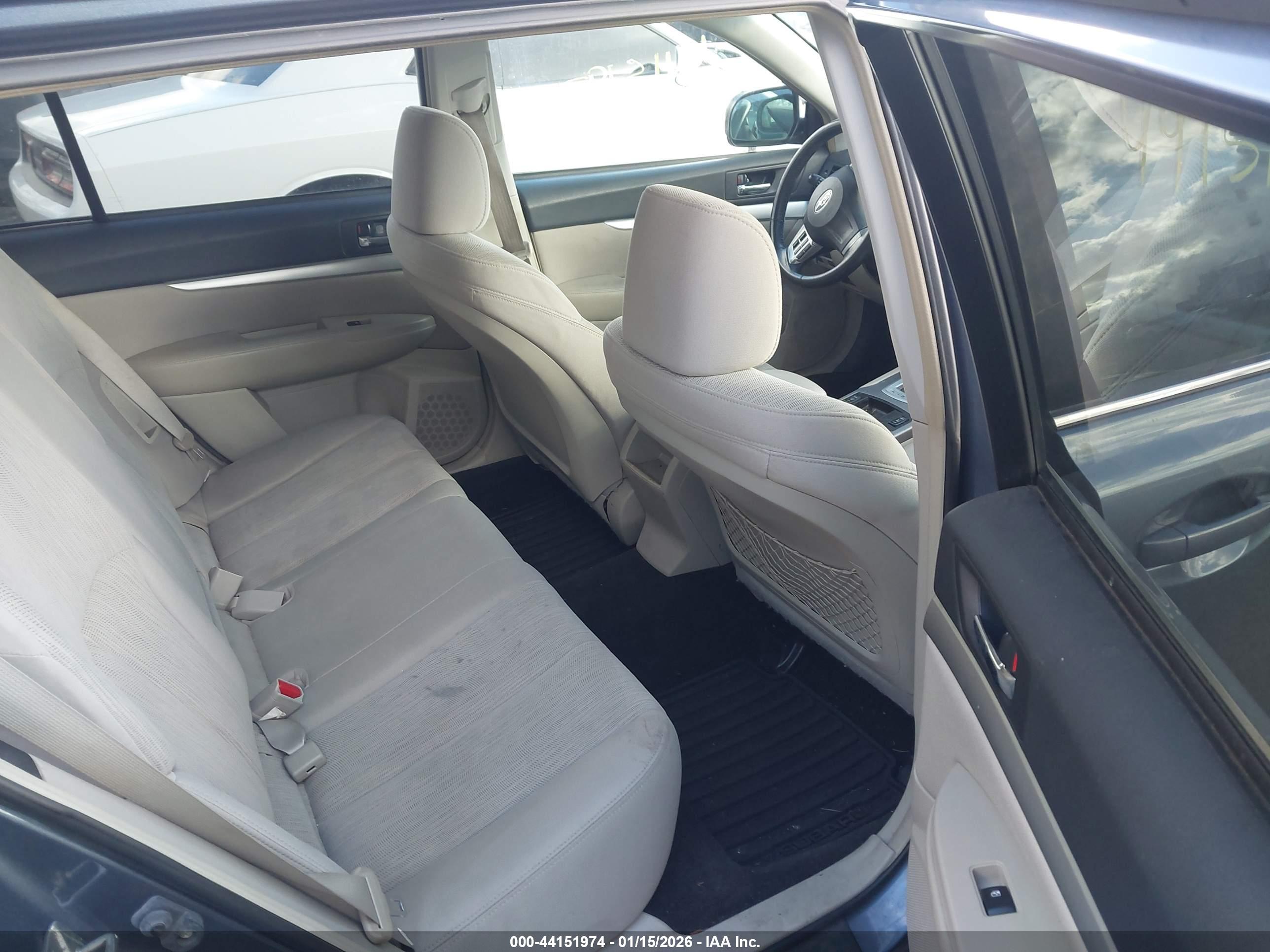SUBARU OUTBACK image 8