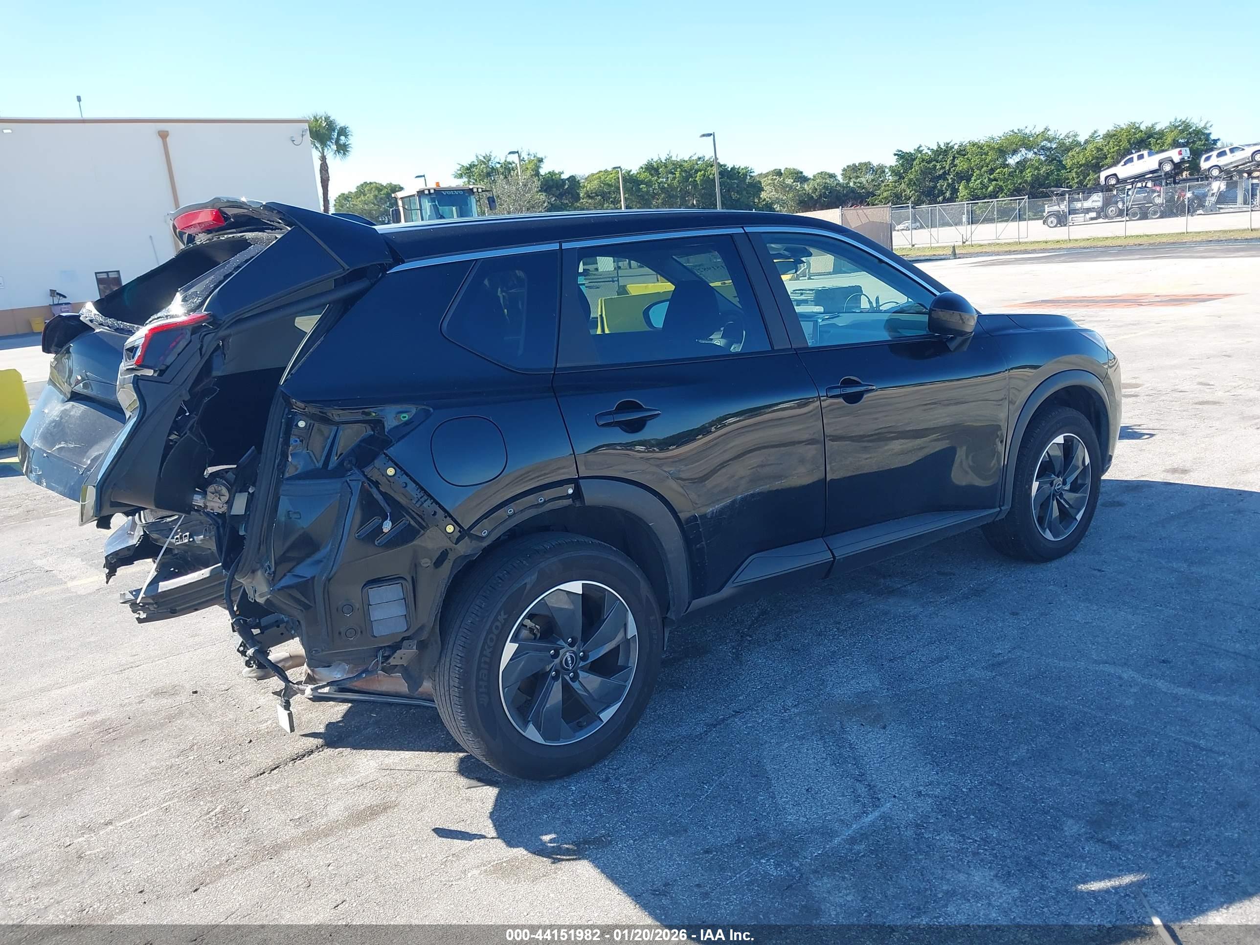 NISSAN ROGUE image 4