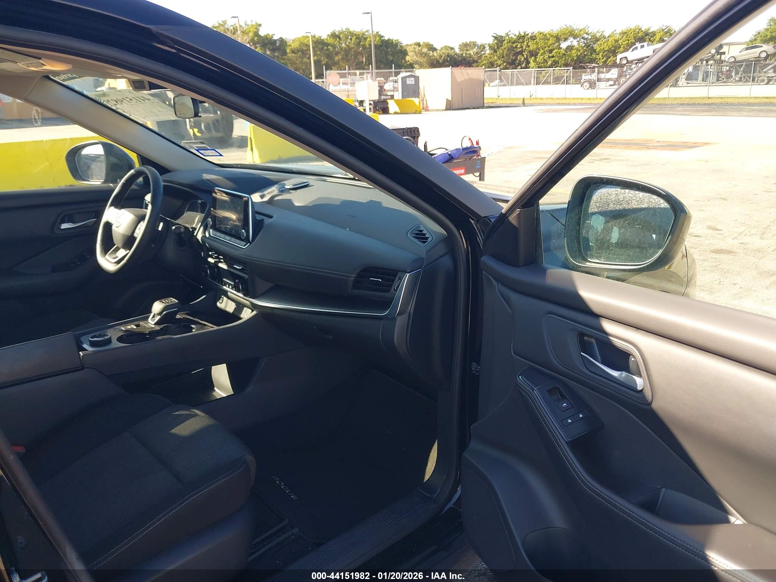 NISSAN ROGUE image 5