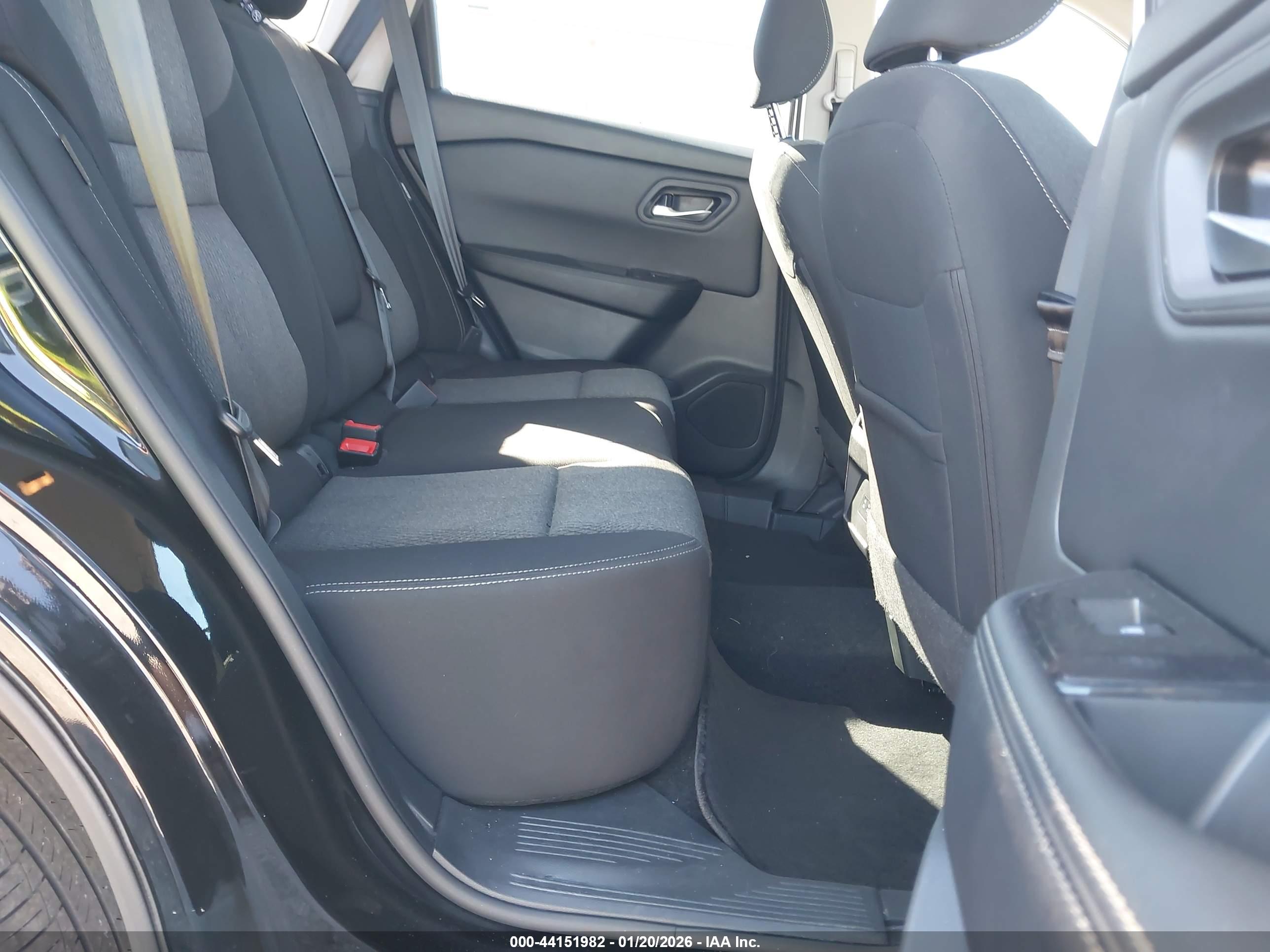 NISSAN ROGUE image 8