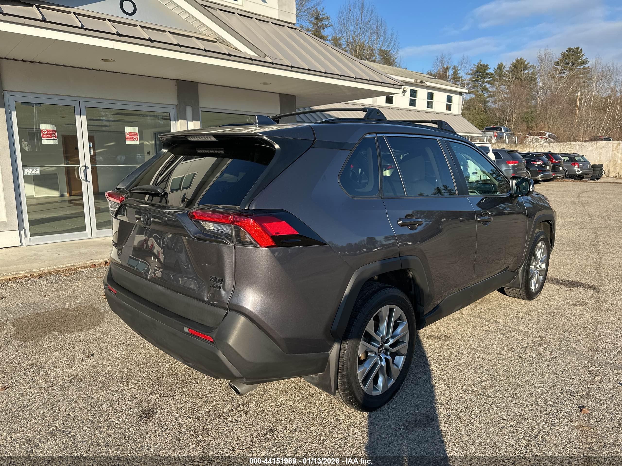 TOYOTA RAV4 image 4