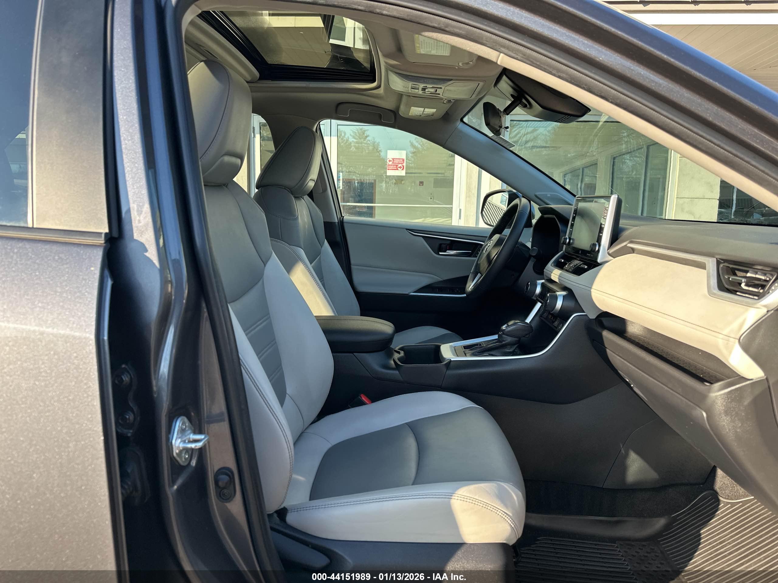 TOYOTA RAV4 image 5